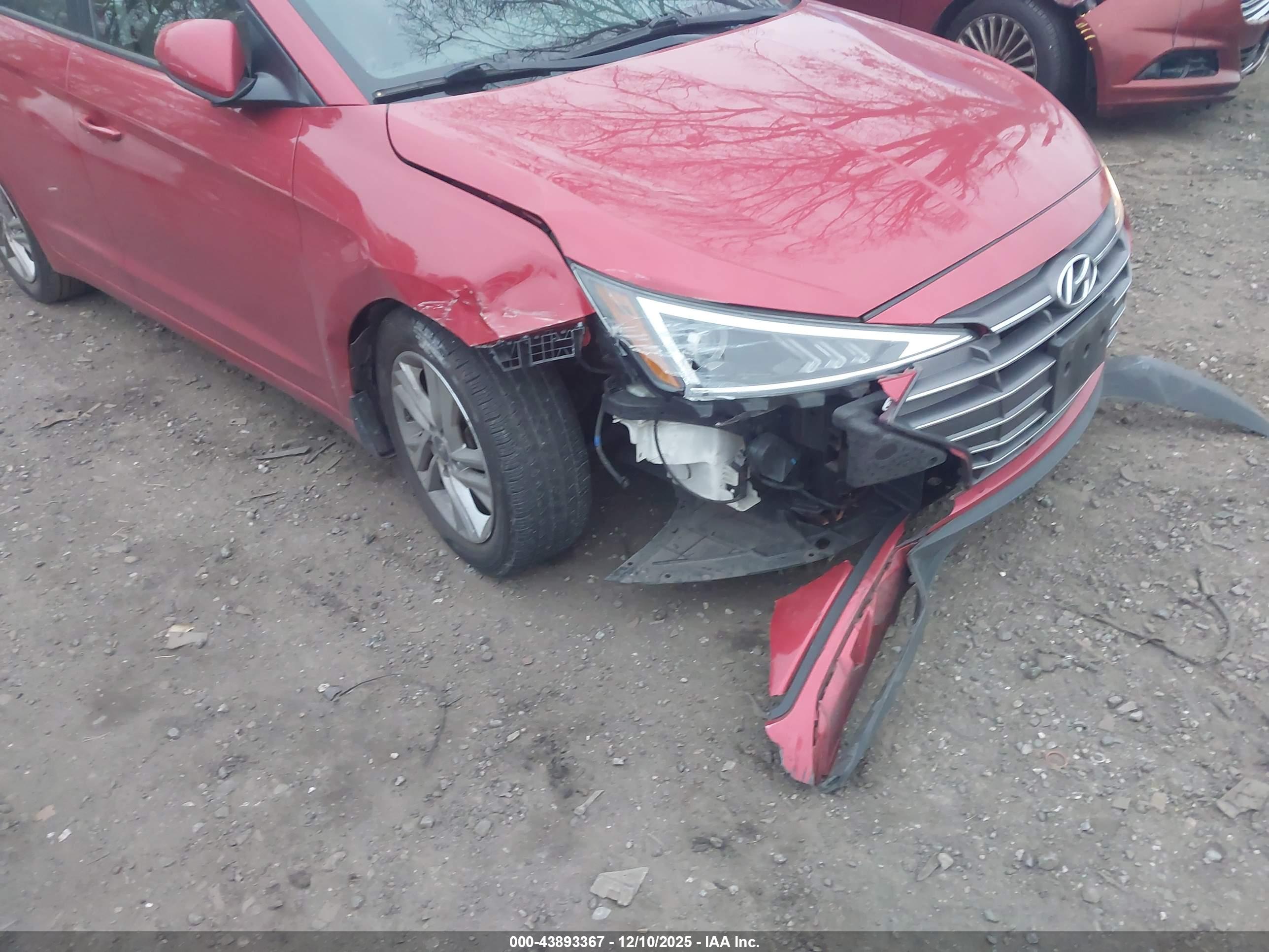 HYUNDAI ELANTRA image 6