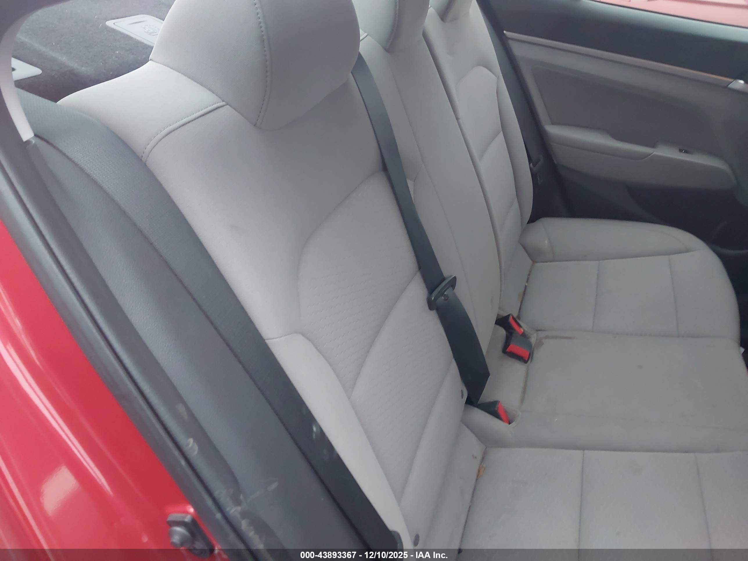 HYUNDAI ELANTRA image 8