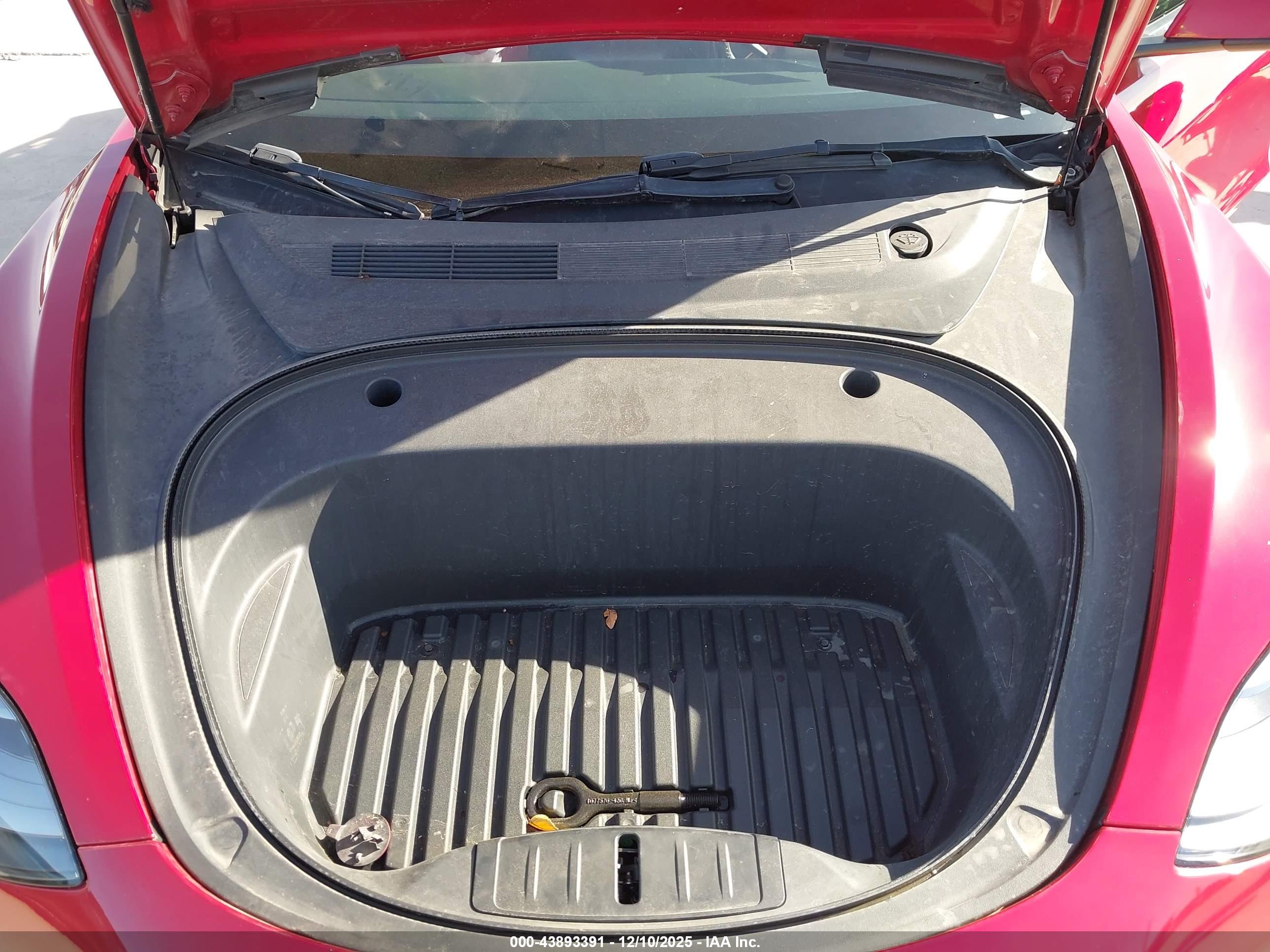 TESLA MODEL image 10