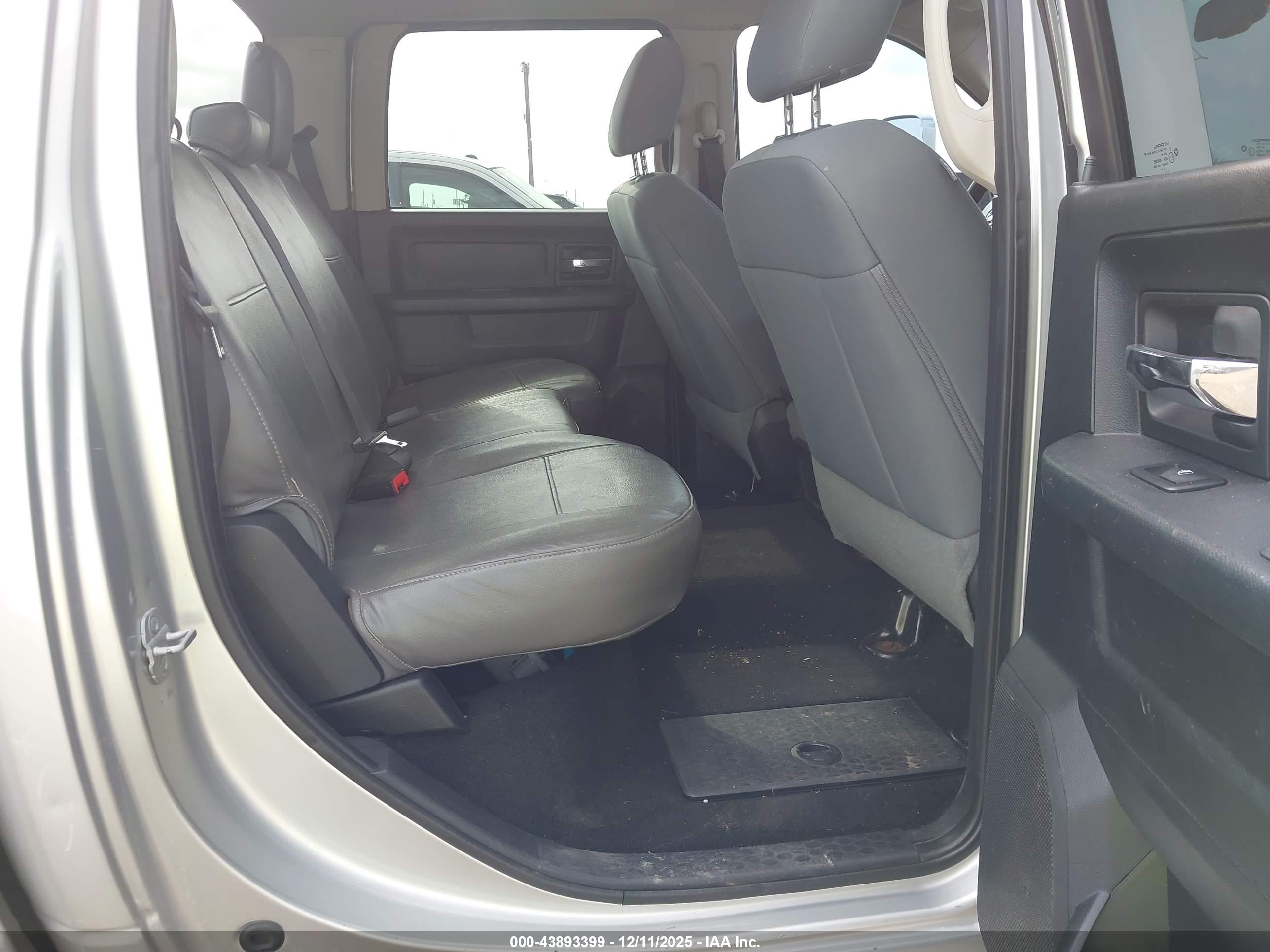 DODGE RAM image 8