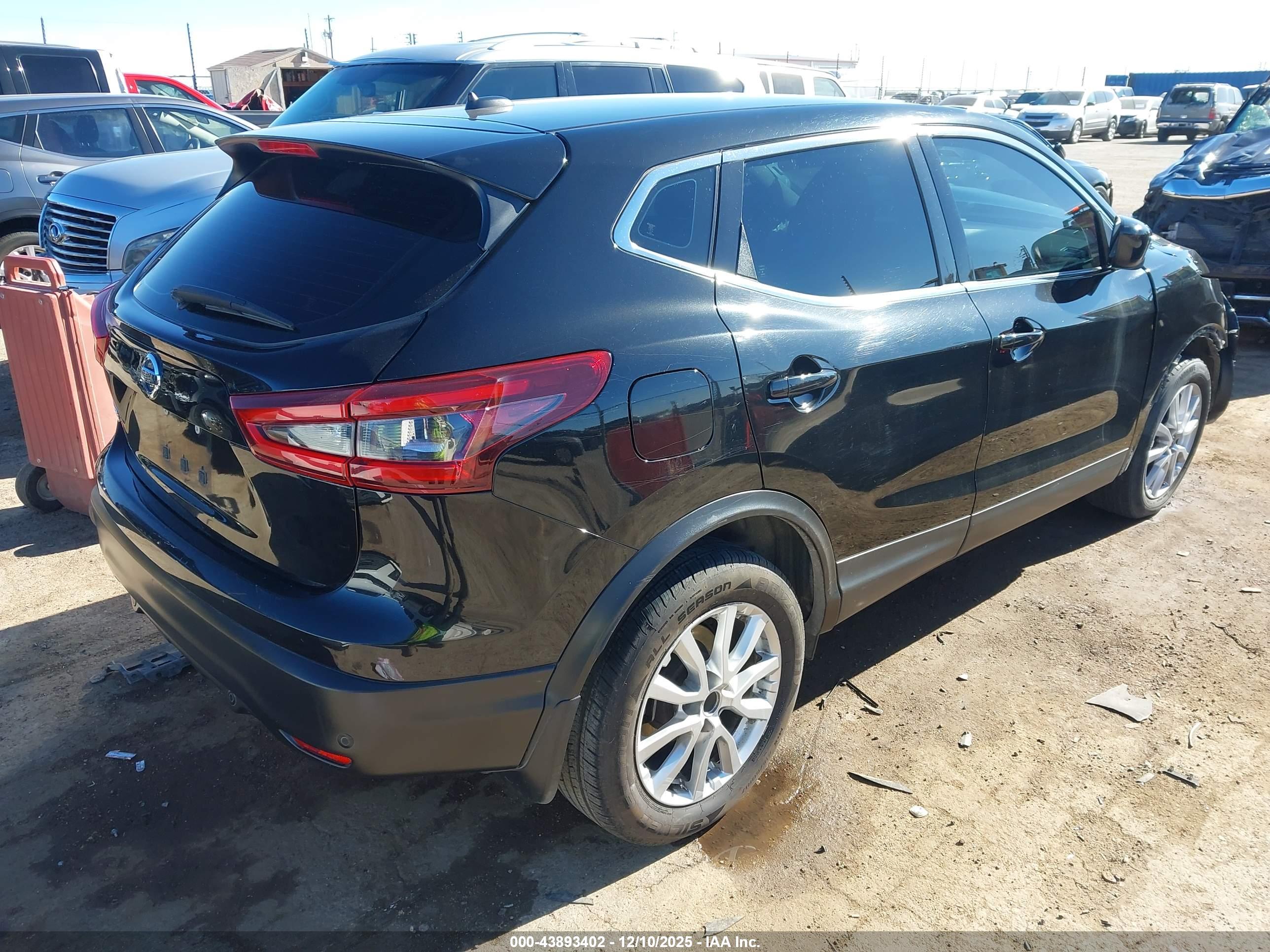 NISSAN ROGUE image 4