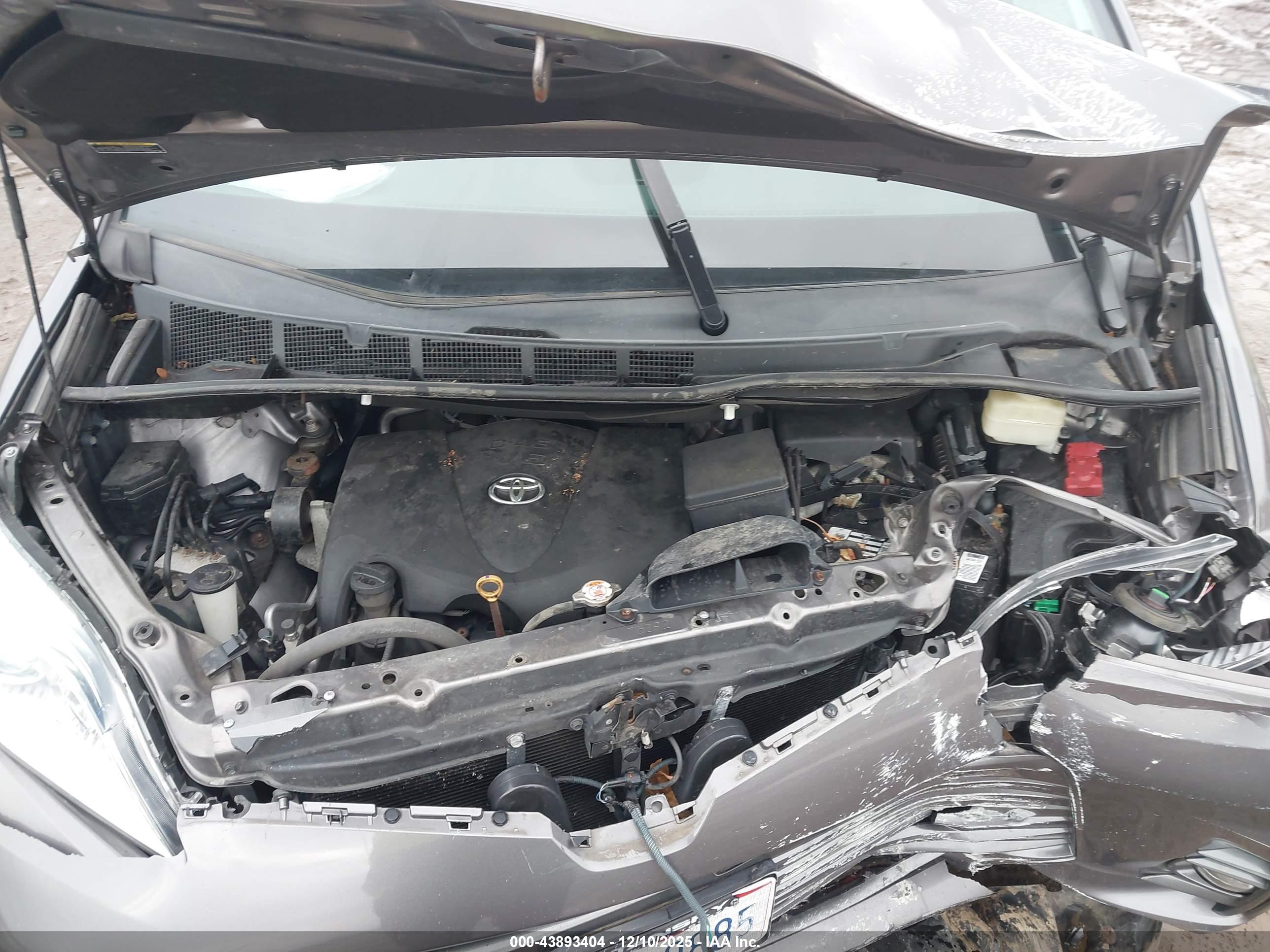TOYOTA SIENNA image 10