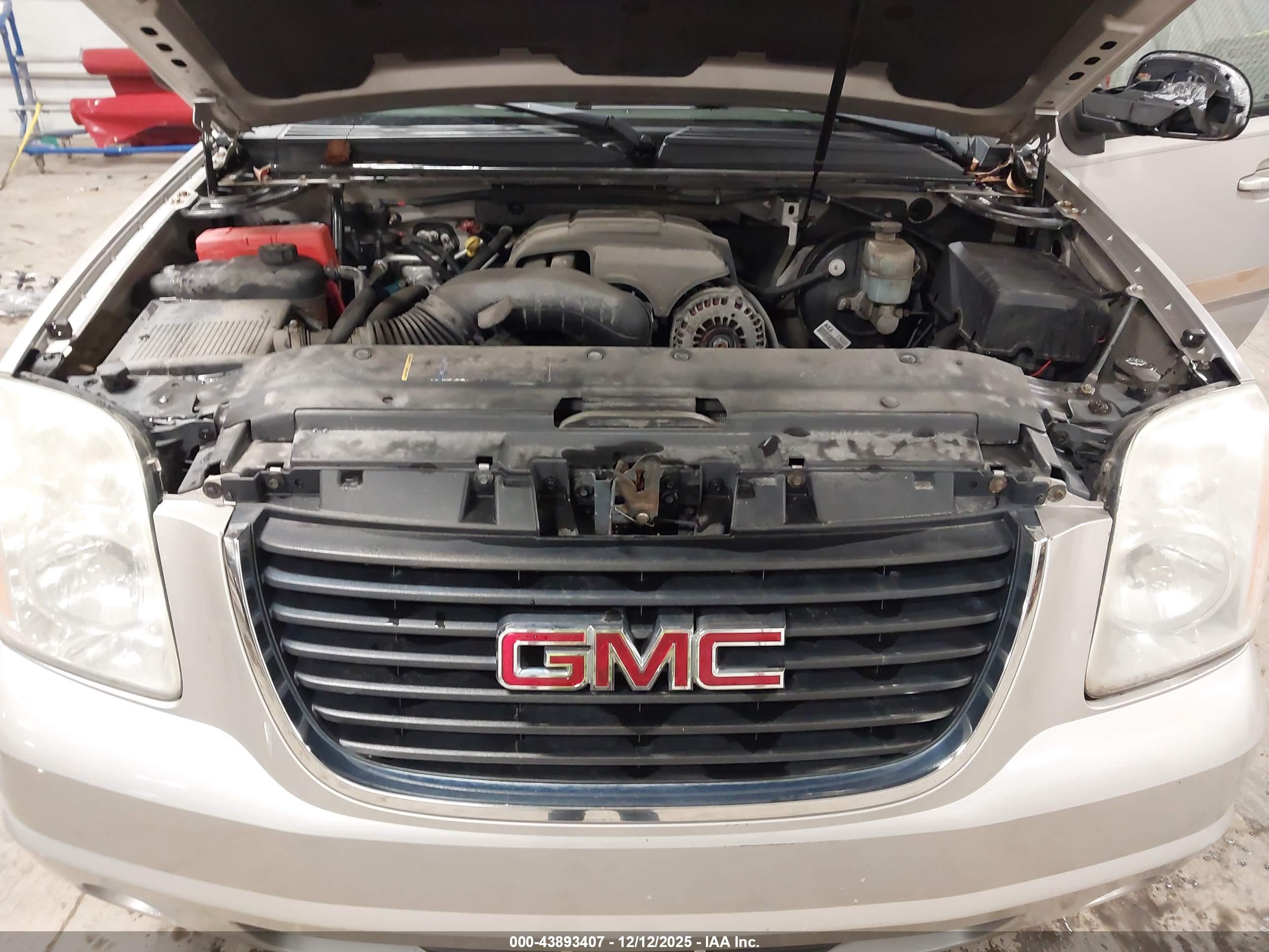 GMC YUKON image 10