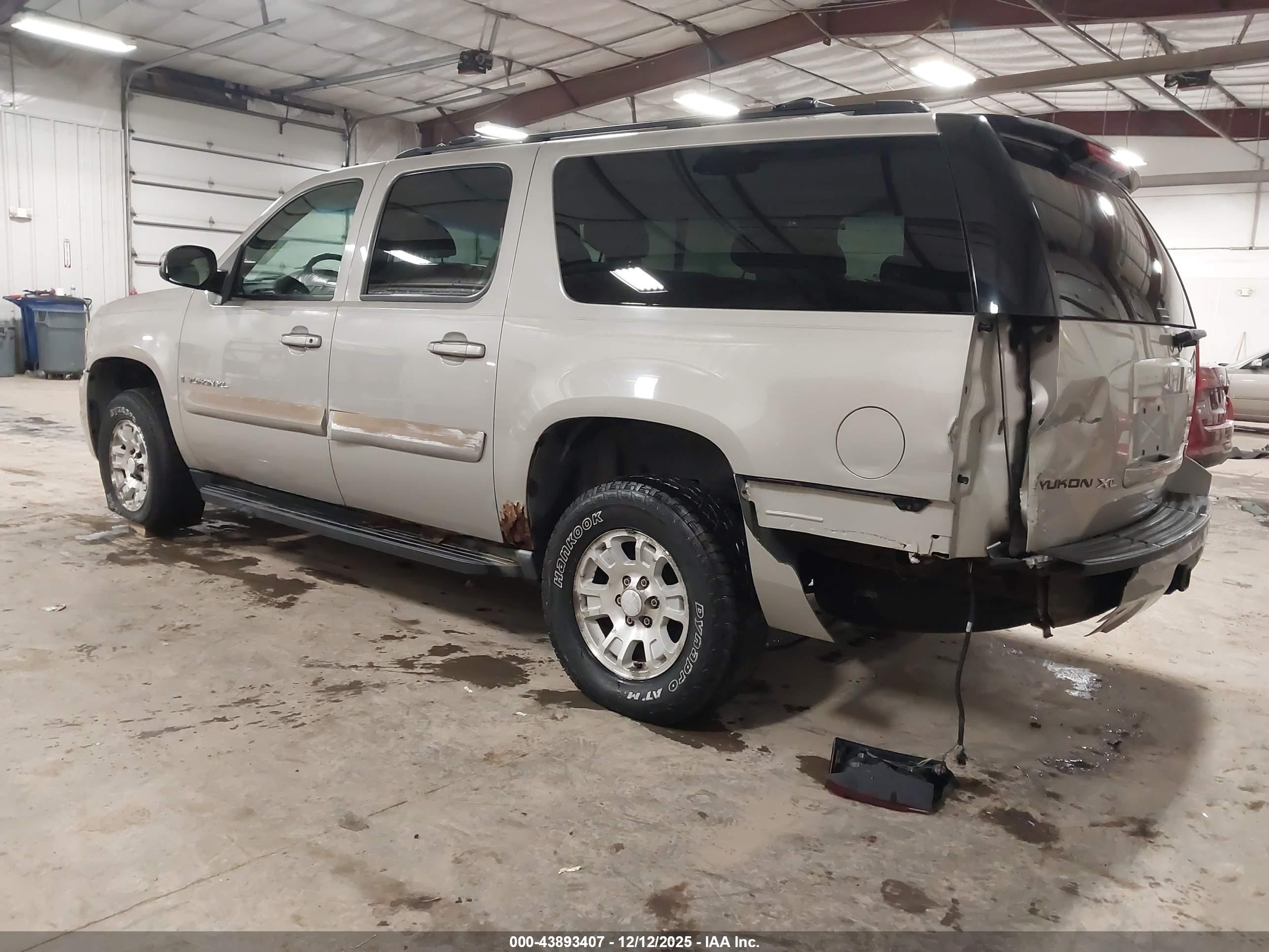 GMC YUKON image 3