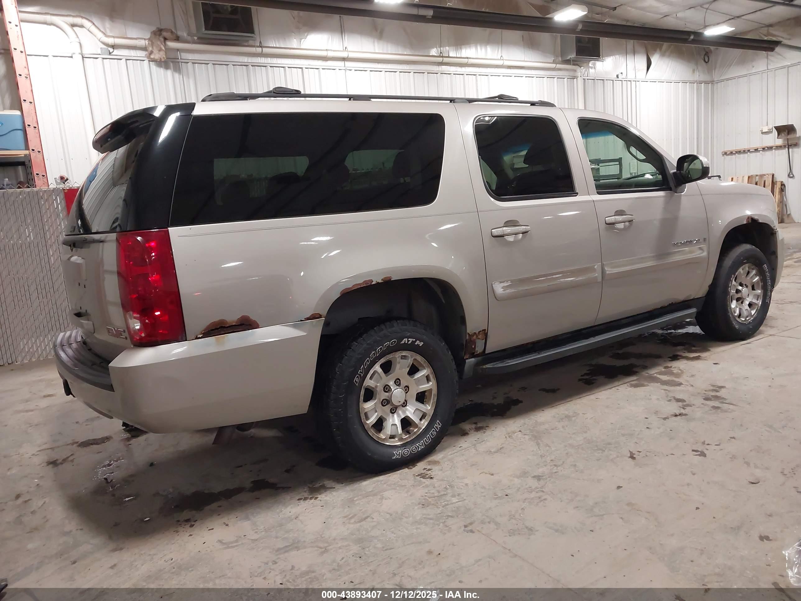 GMC YUKON image 4