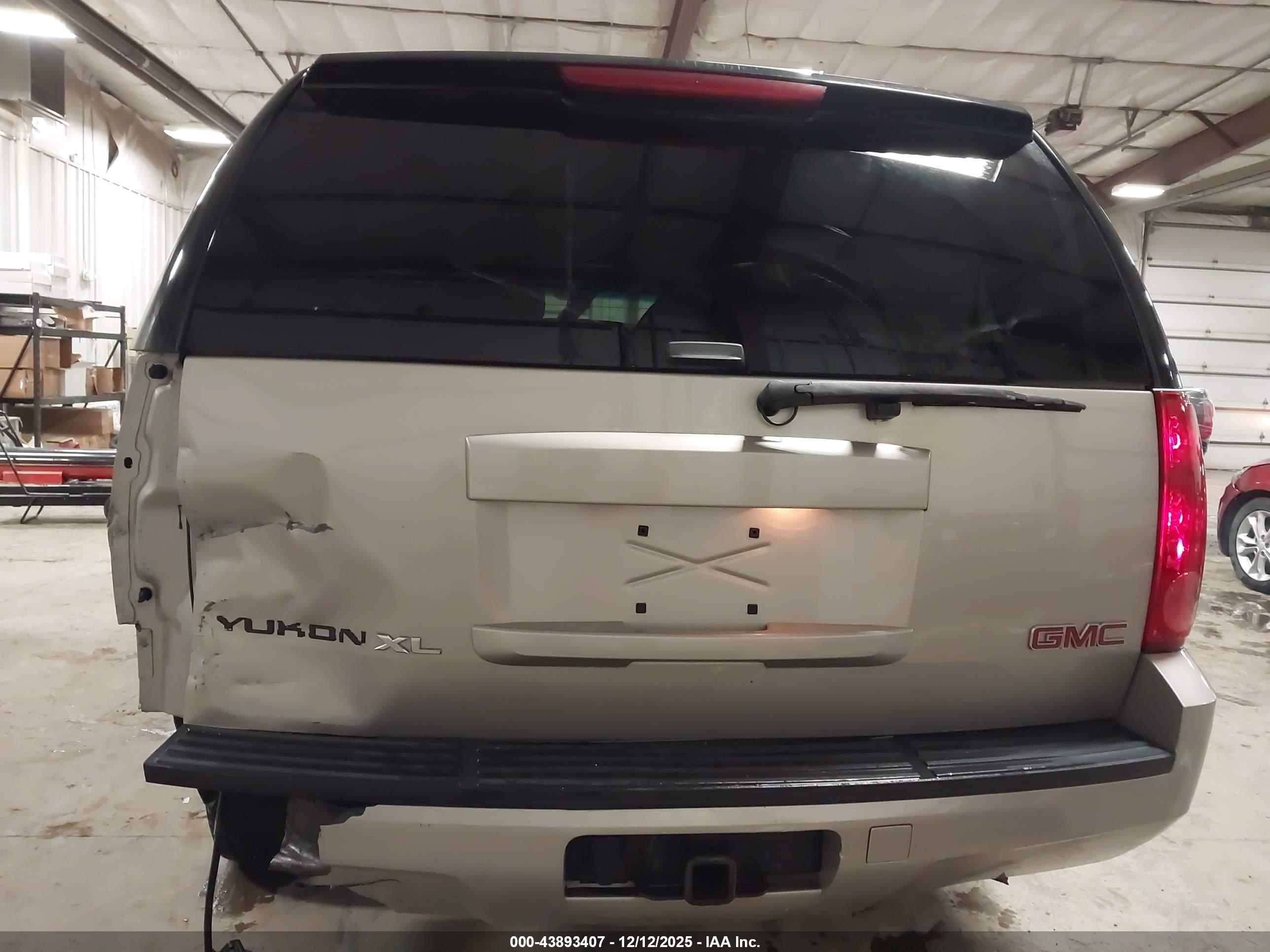 GMC YUKON image 6