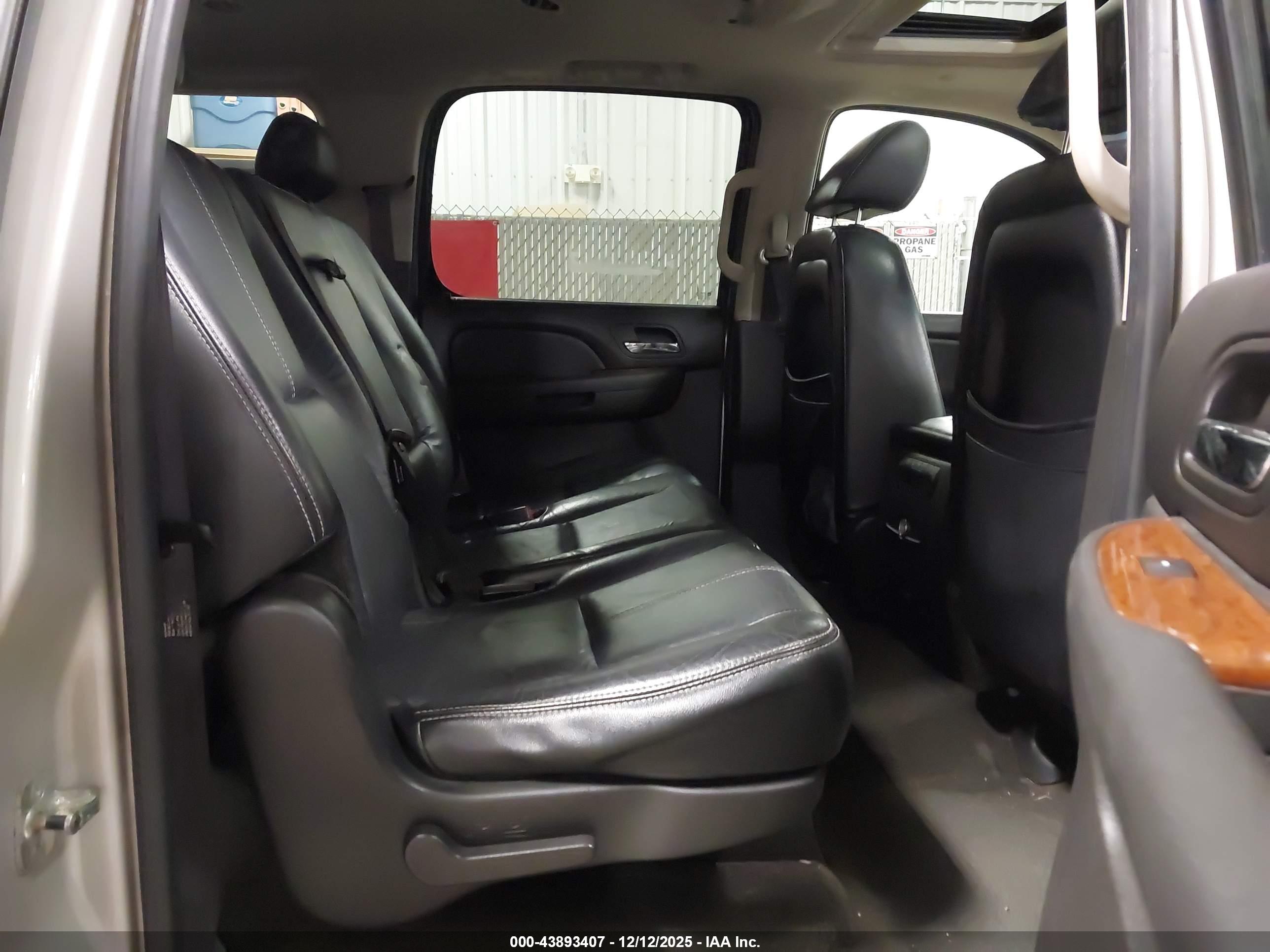 GMC YUKON image 8