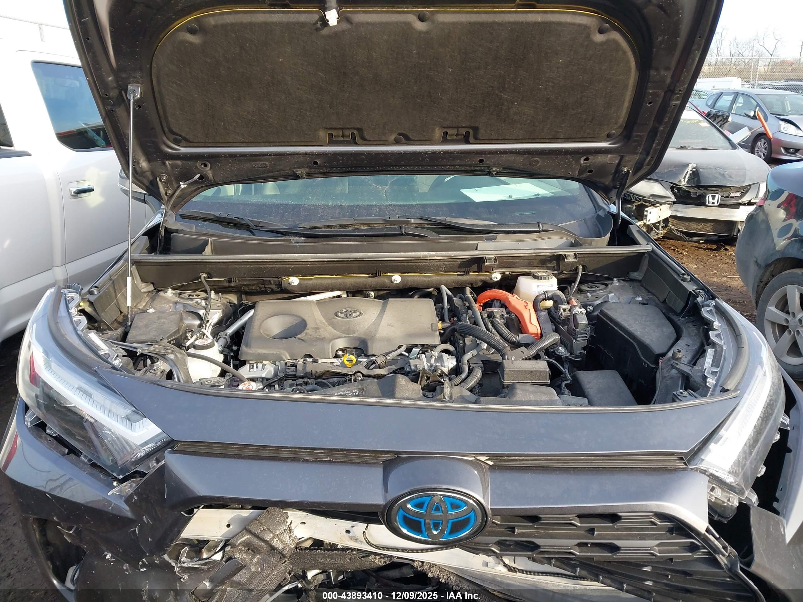 TOYOTA RAV4 image 10