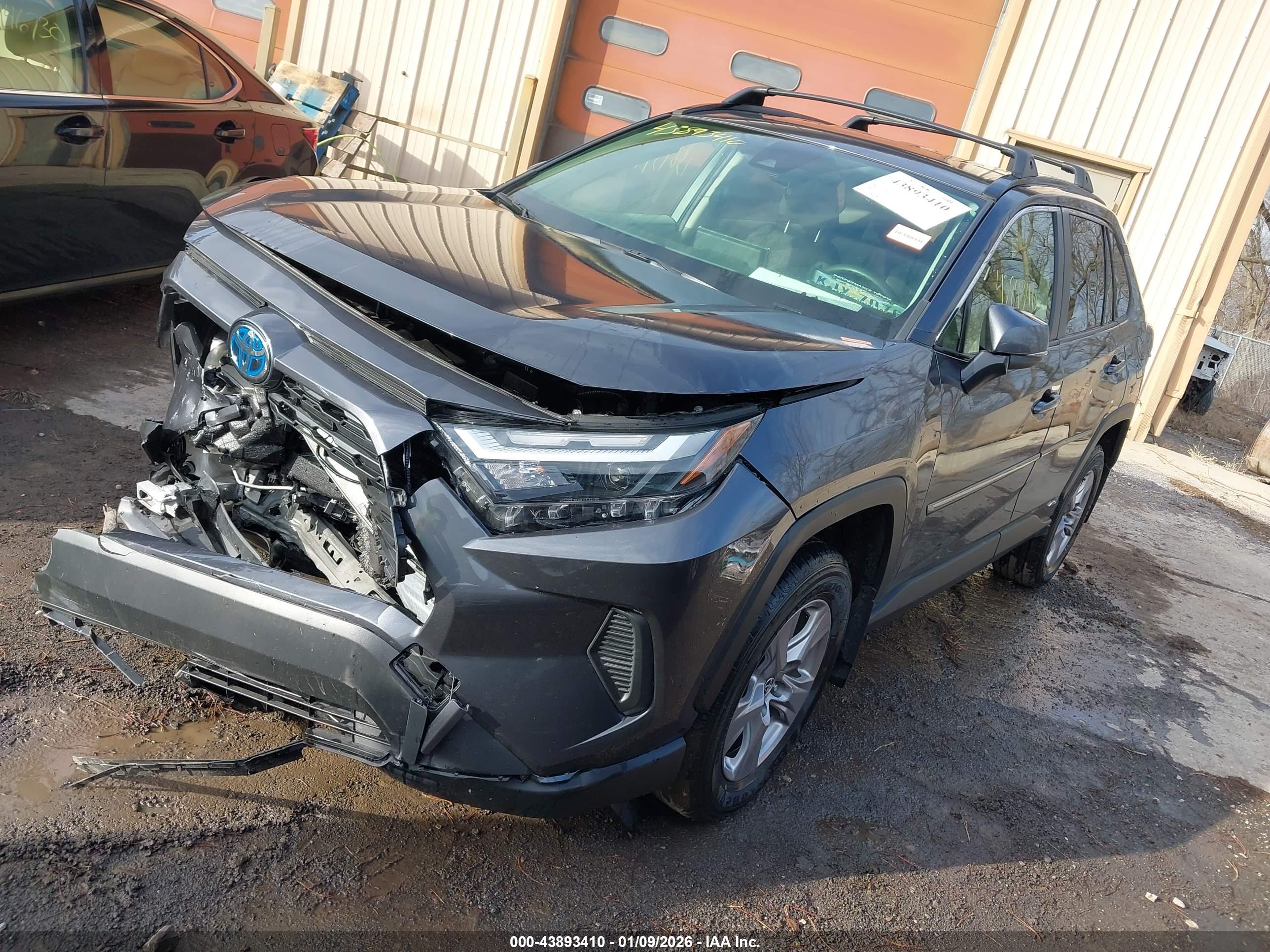 TOYOTA RAV4 image 2