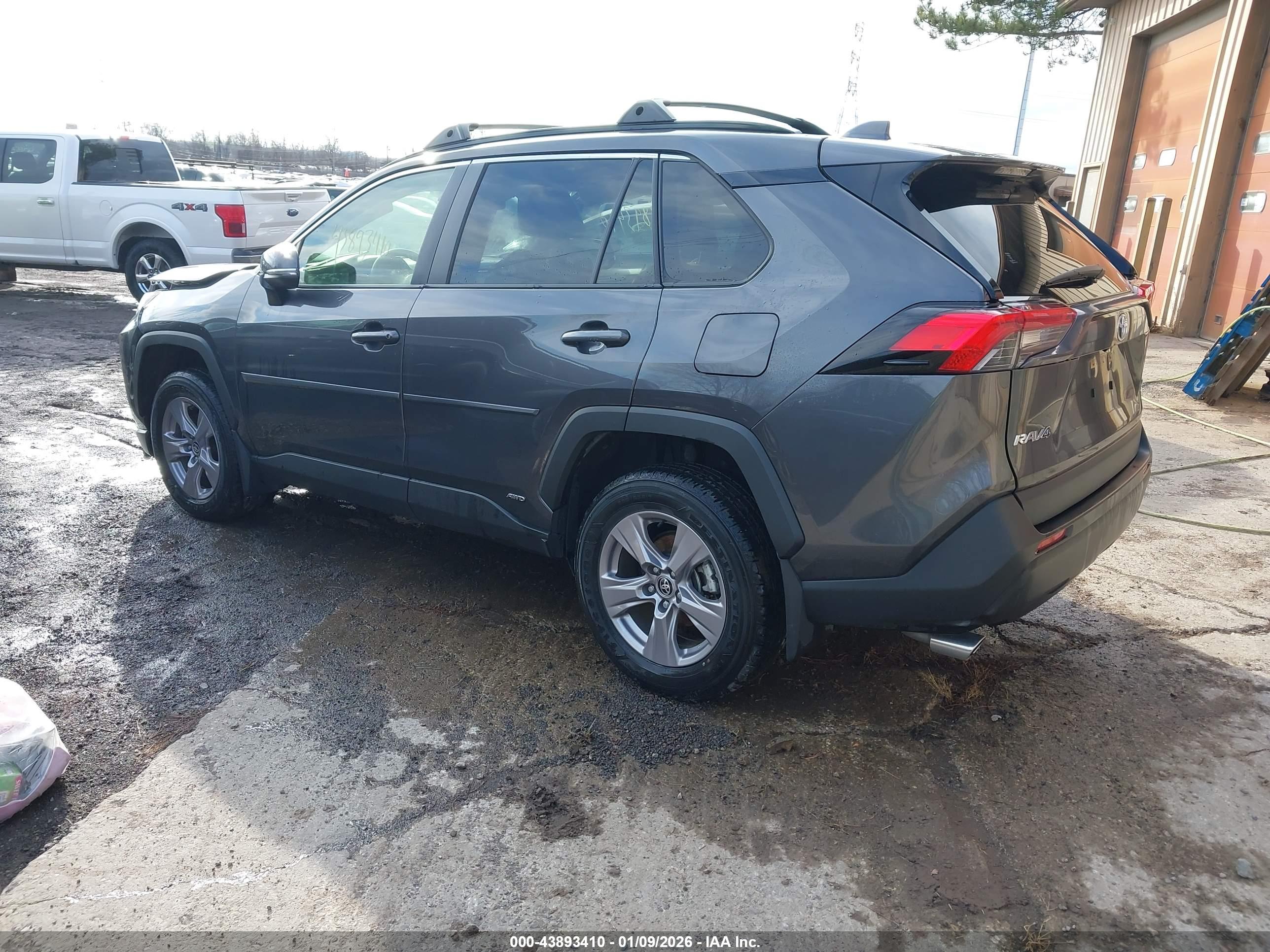 TOYOTA RAV4 image 3