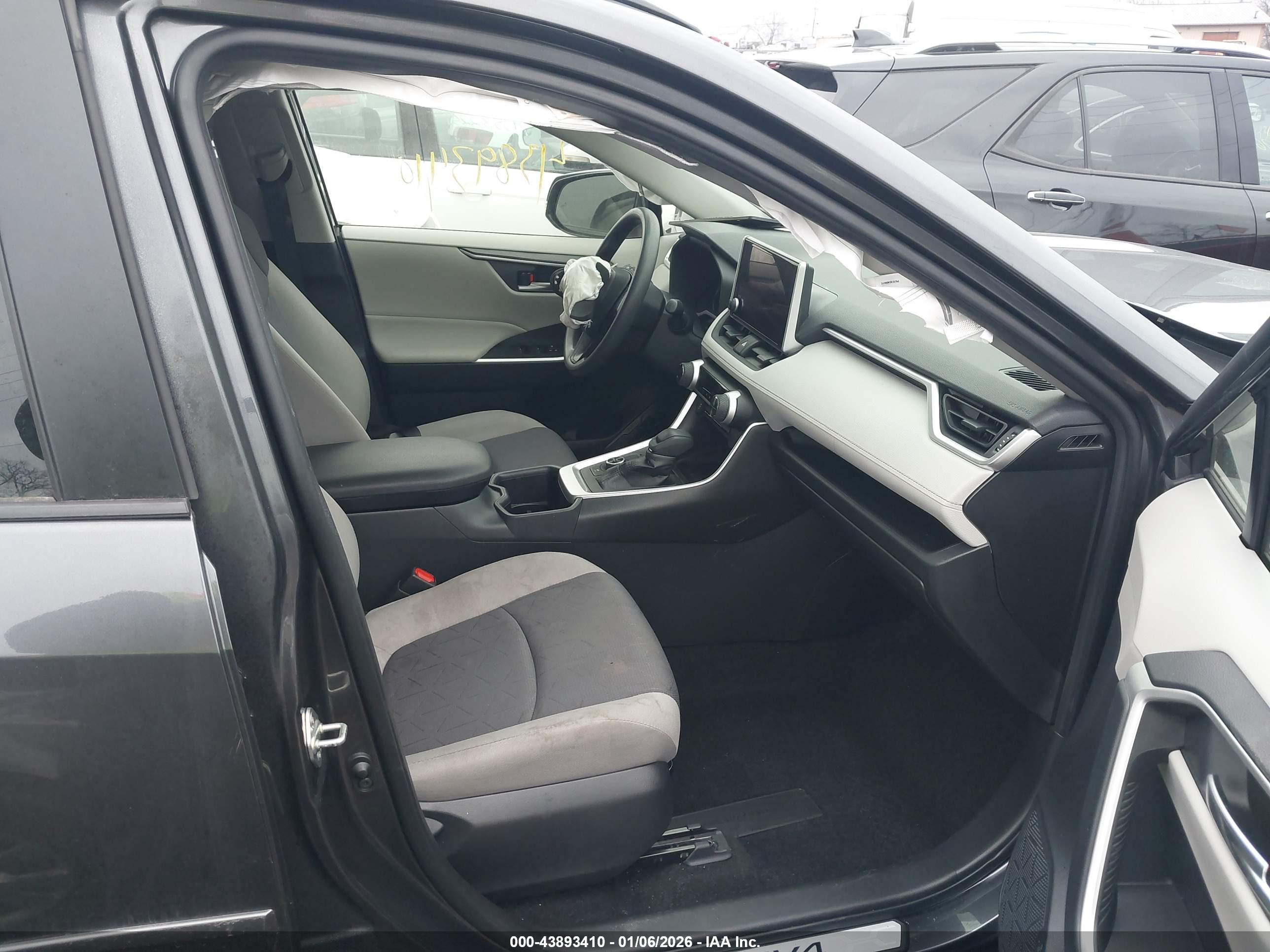 TOYOTA RAV4 image 5