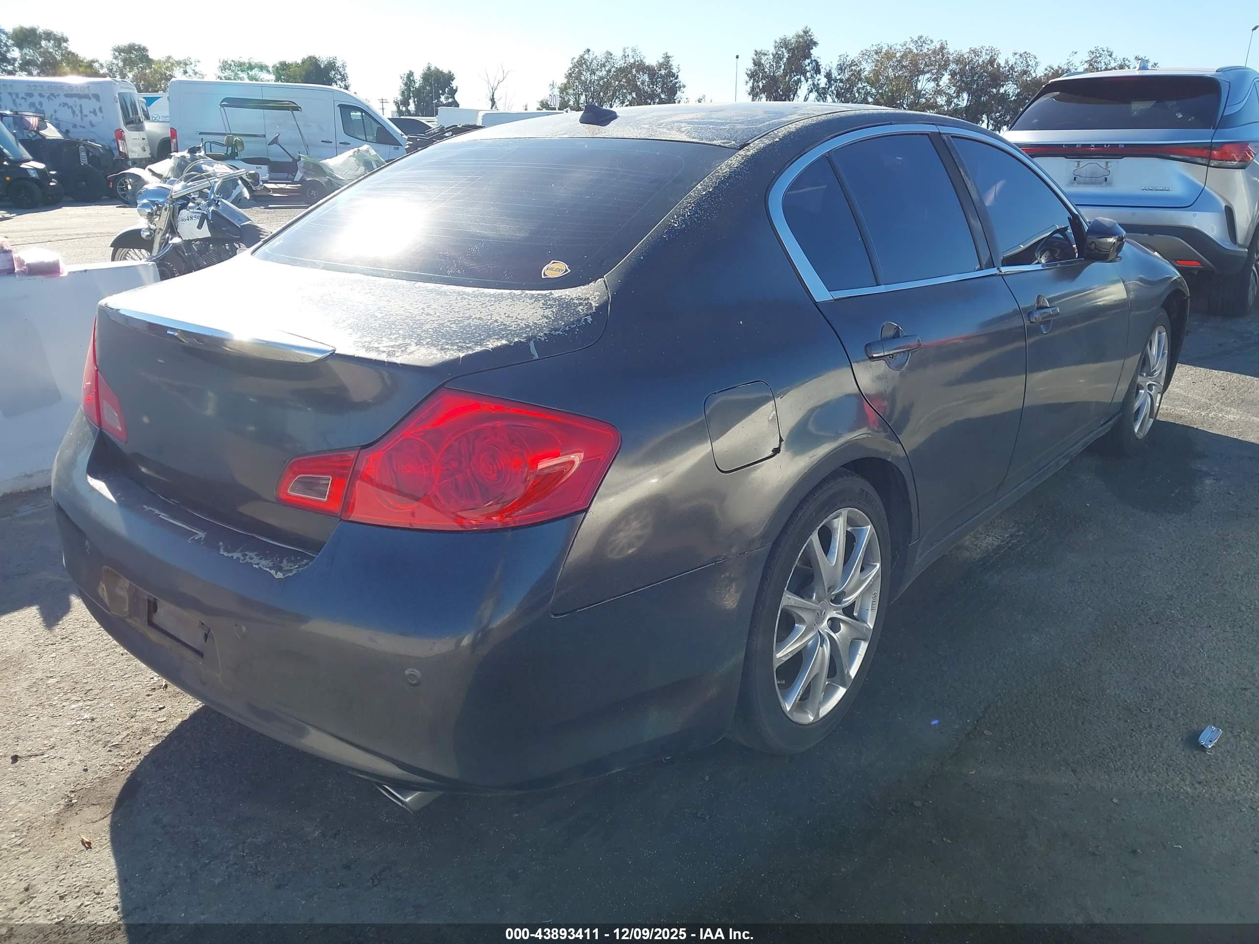 INFINITI G37 image 4