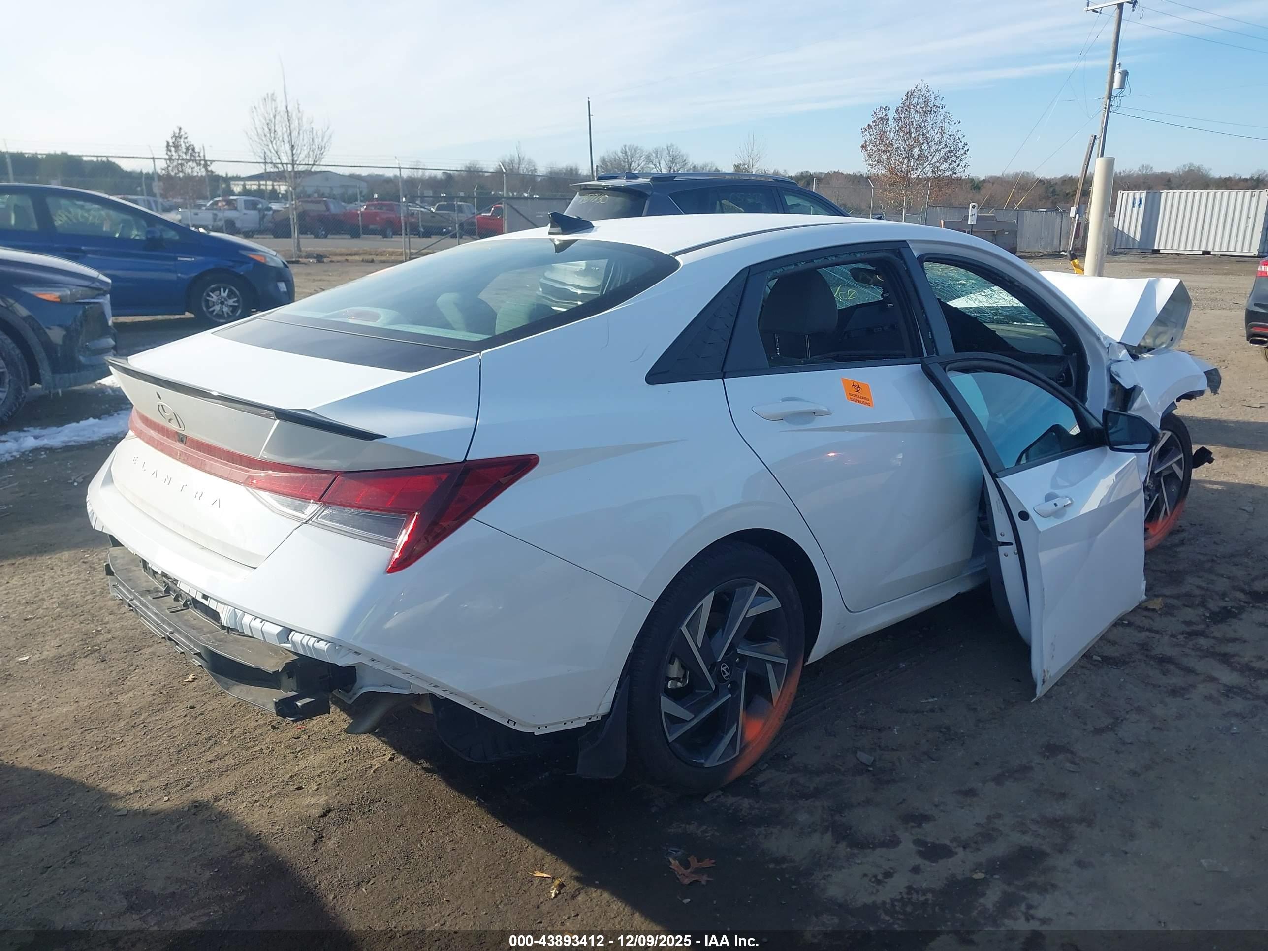 HYUNDAI ELANTRA image 4