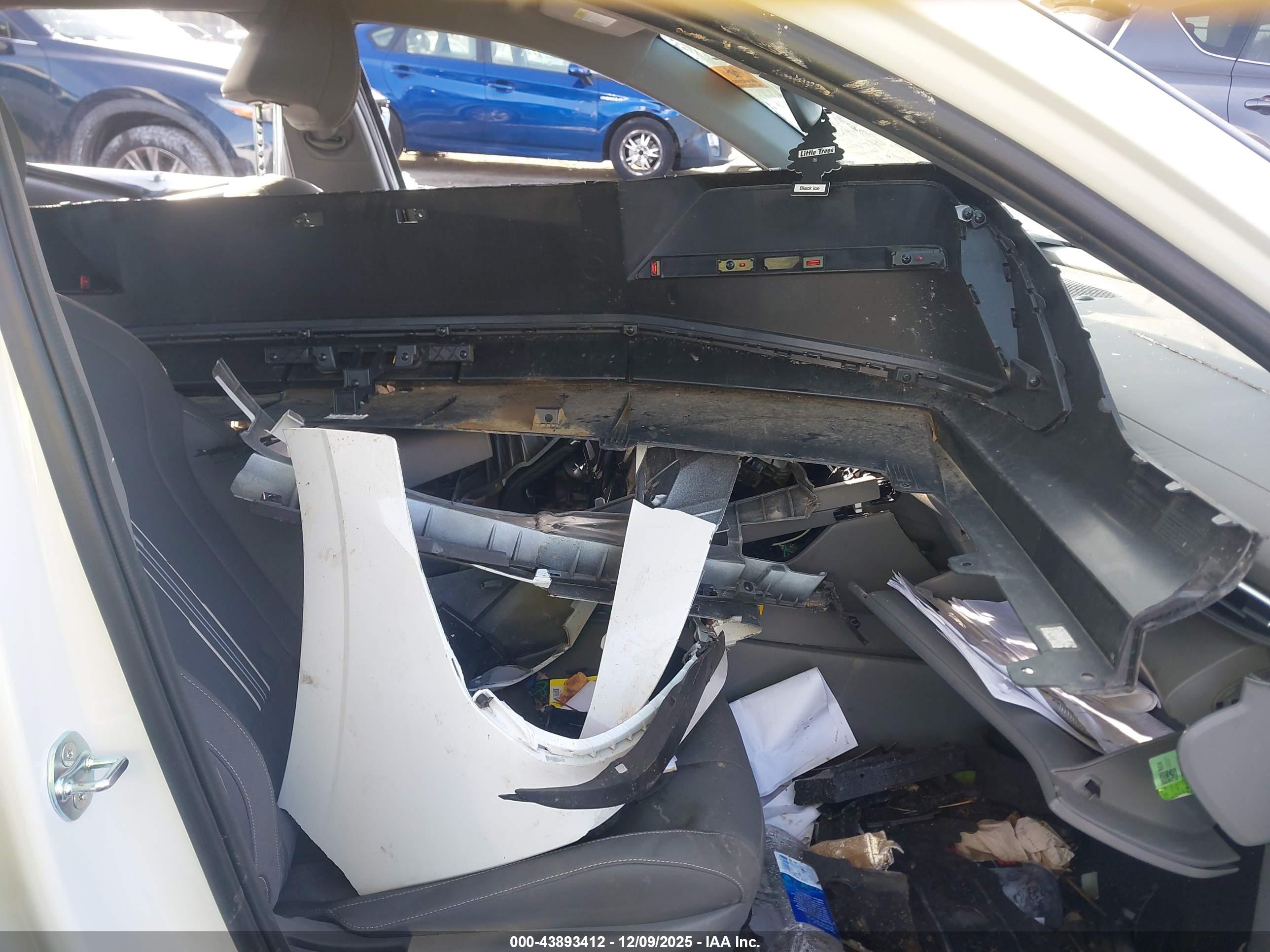 HYUNDAI ELANTRA image 5