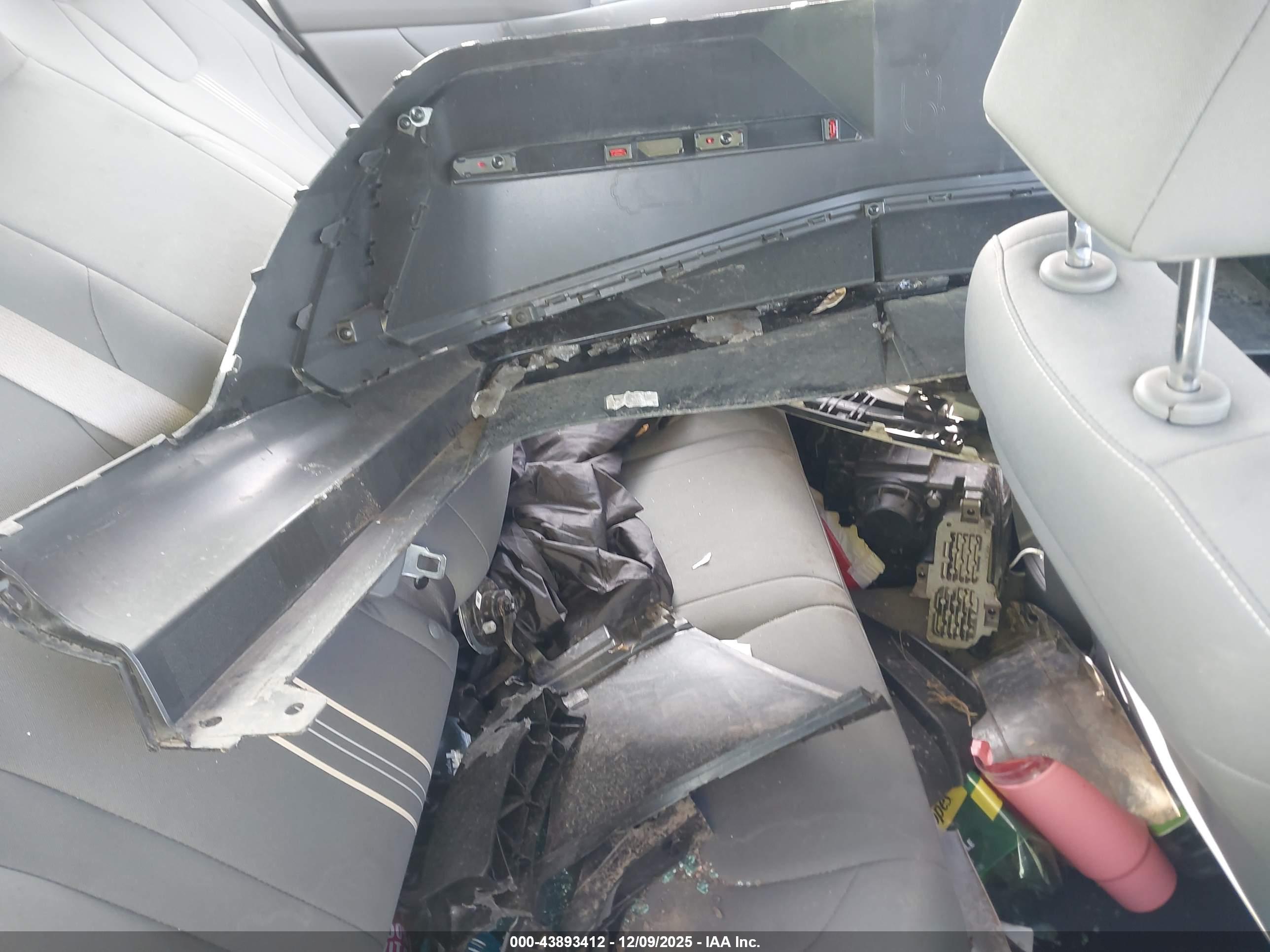 HYUNDAI ELANTRA image 8