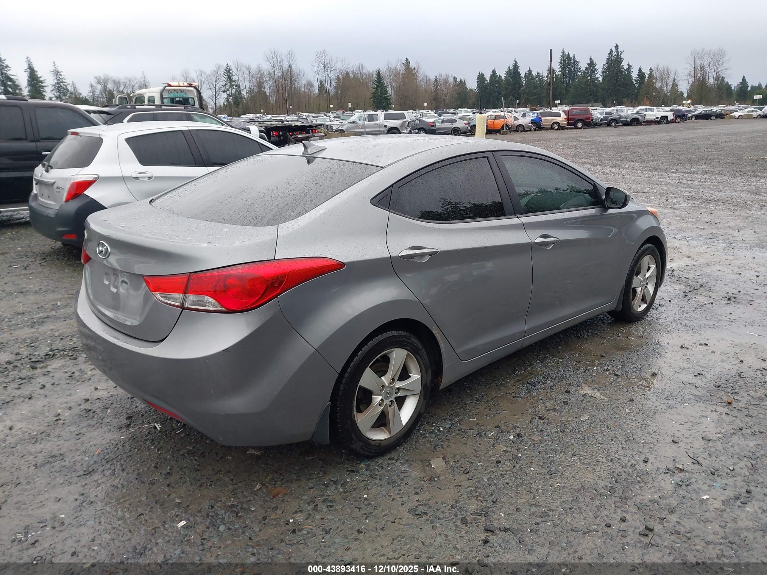 HYUNDAI ELANTRA image 4