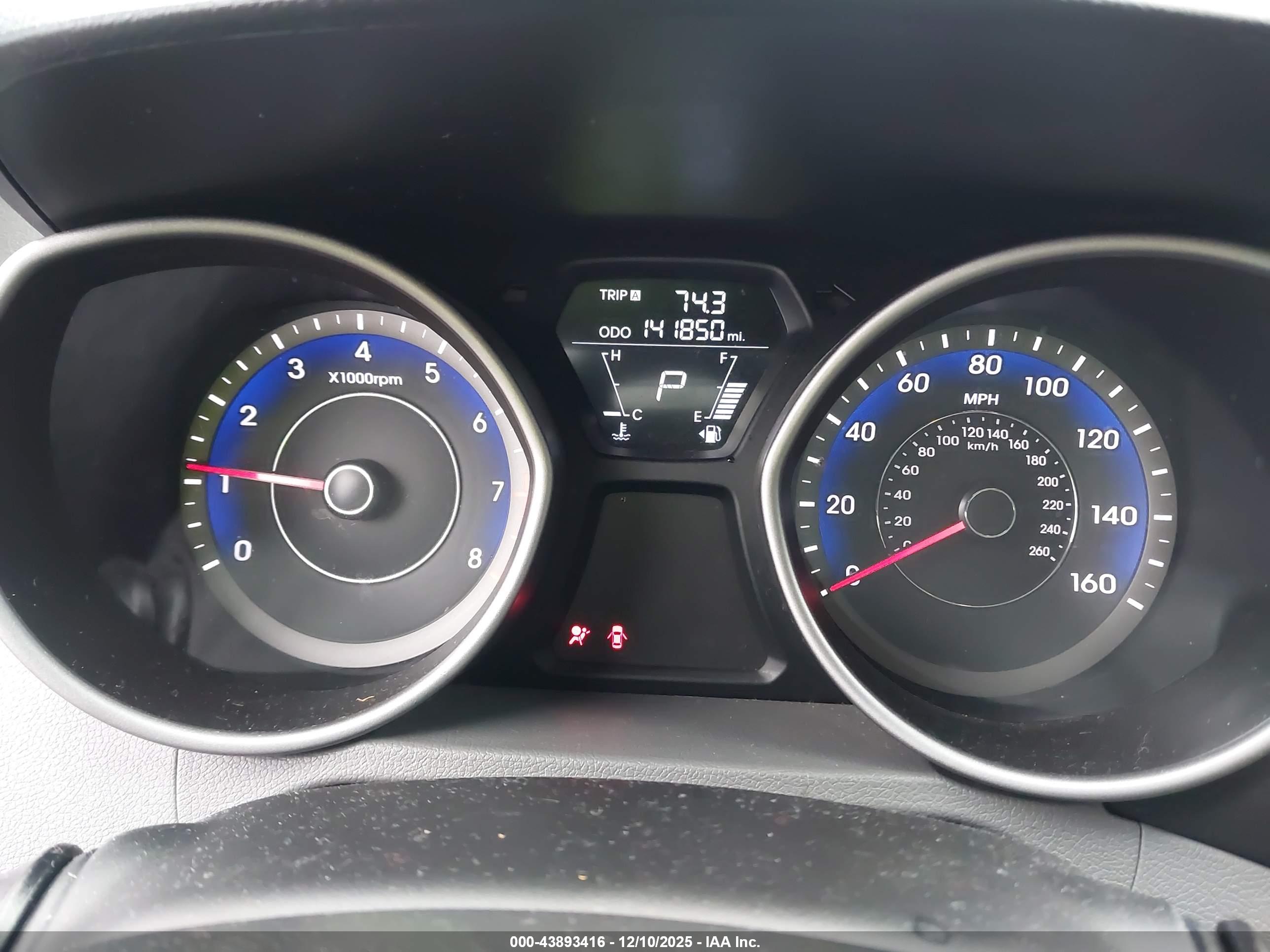 HYUNDAI ELANTRA image 7