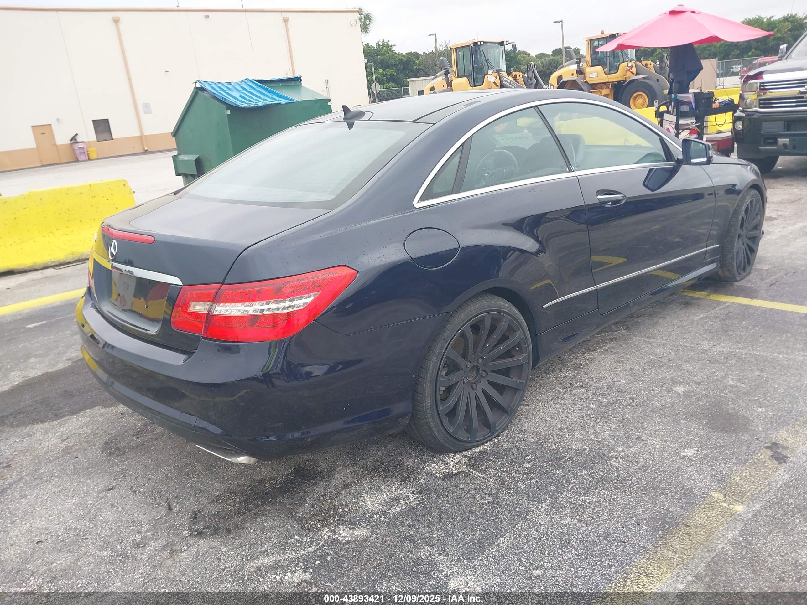 MERCEDES-BENZ E image 4