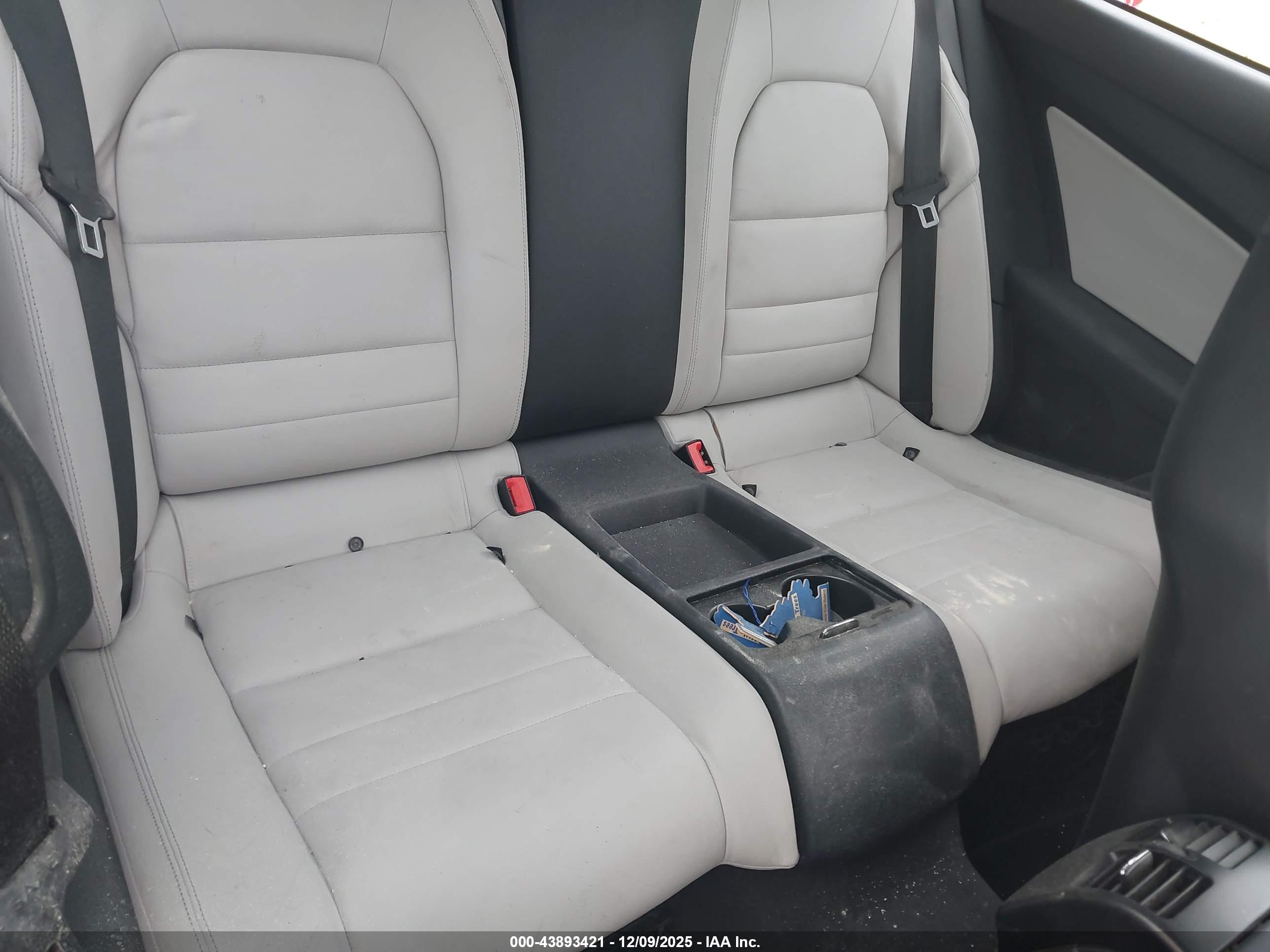 MERCEDES-BENZ E image 8