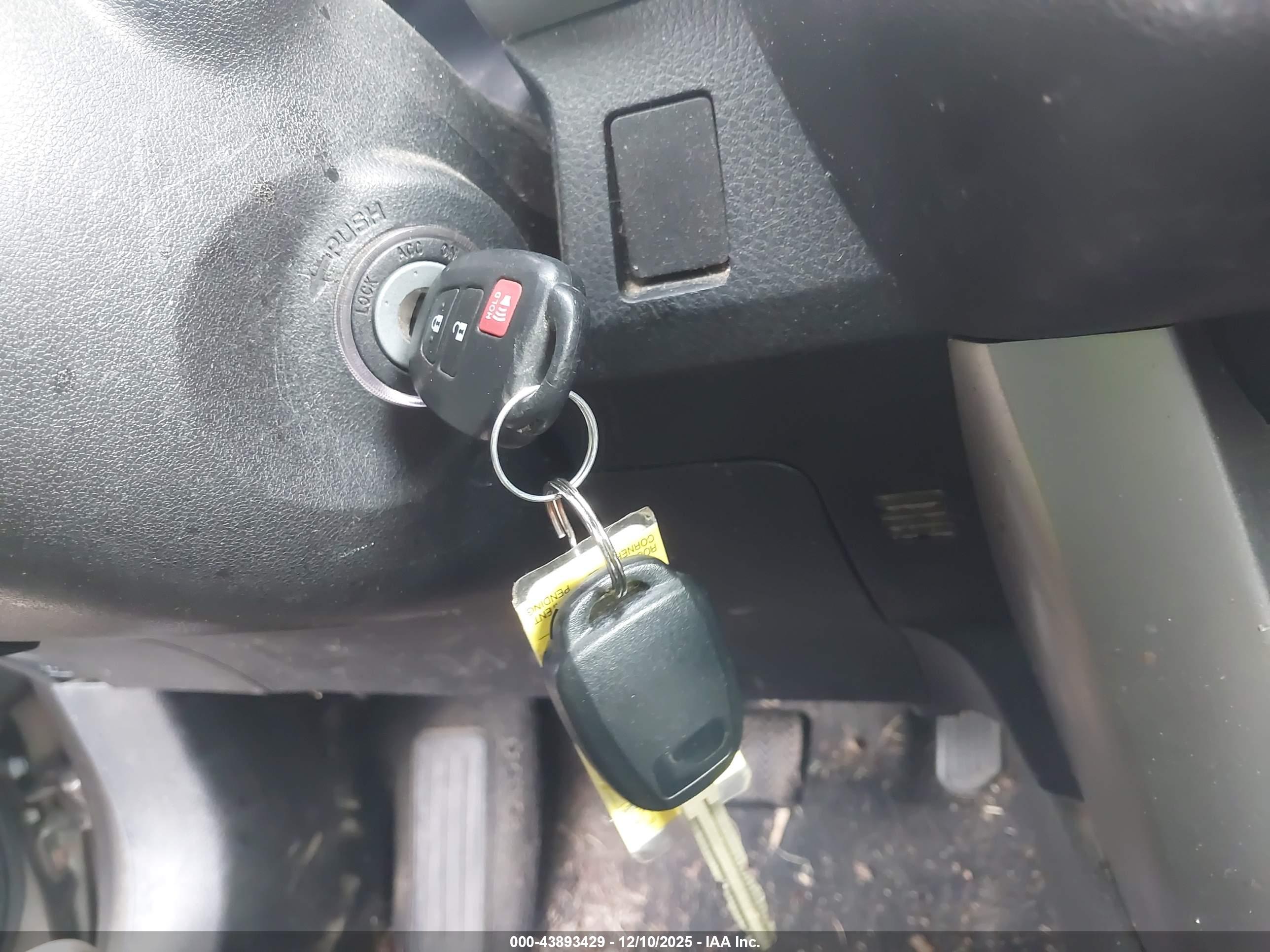 TOYOTA RAV4 image 11