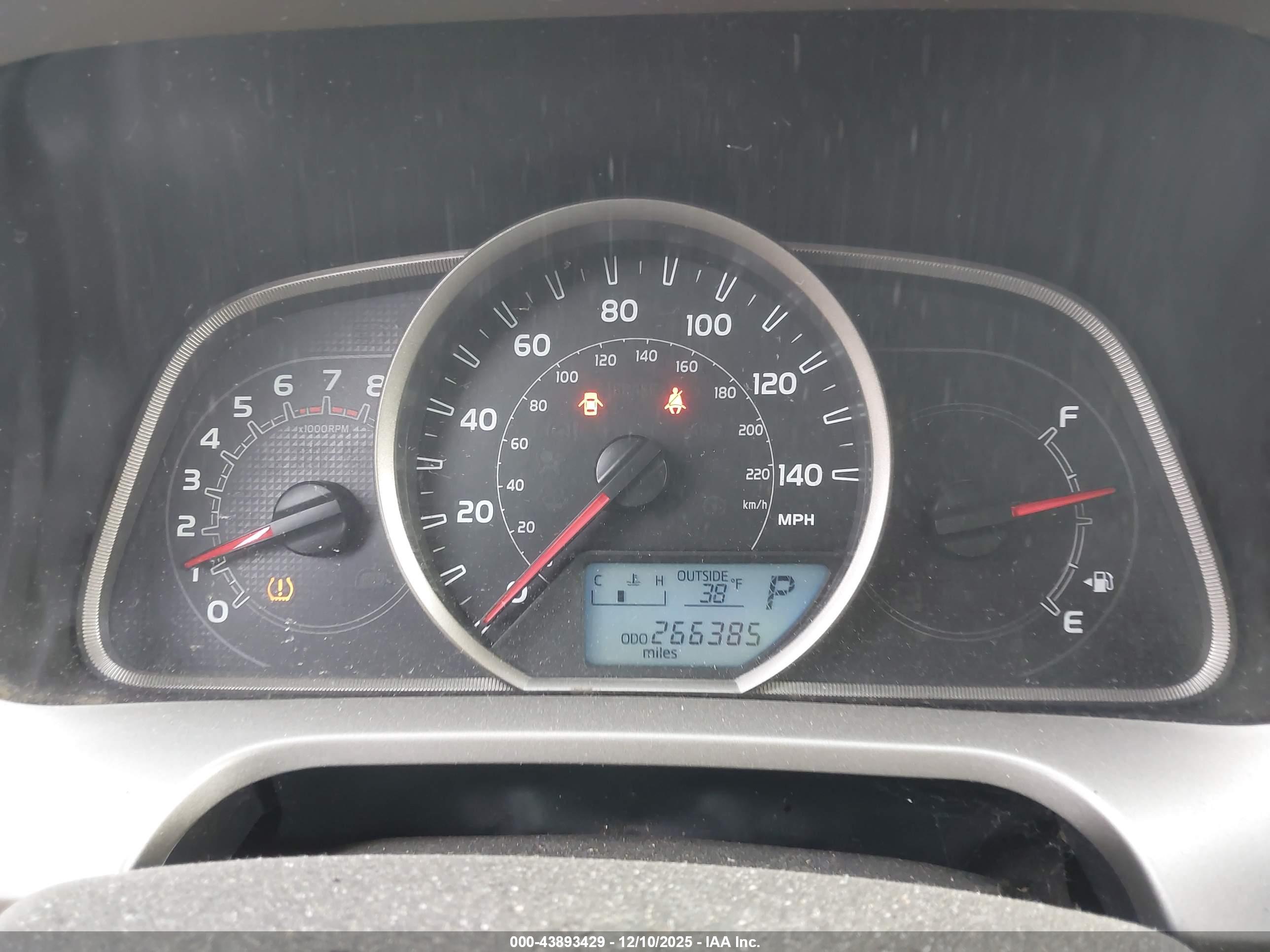 TOYOTA RAV4 image 7