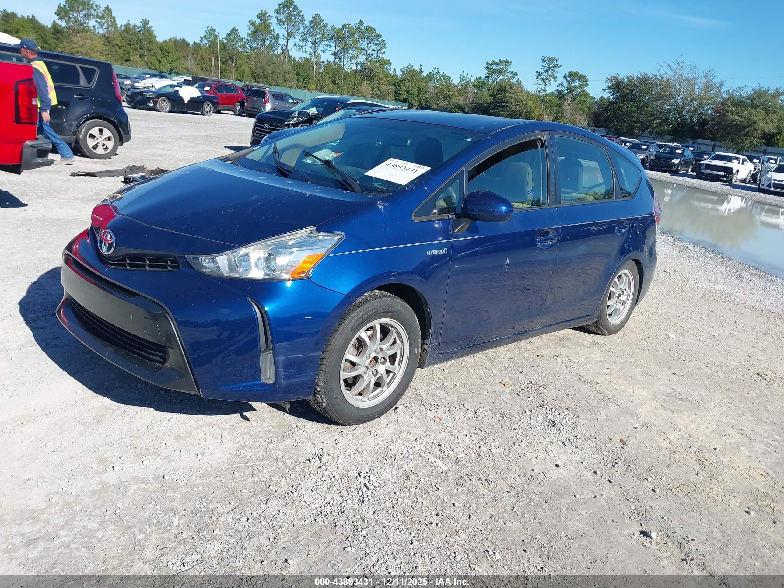 TOYOTA PRIUS image 2