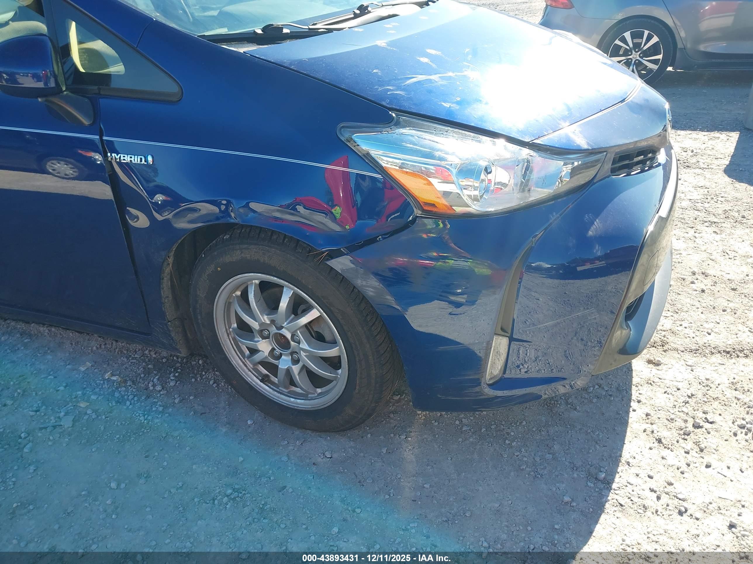 TOYOTA PRIUS image 6