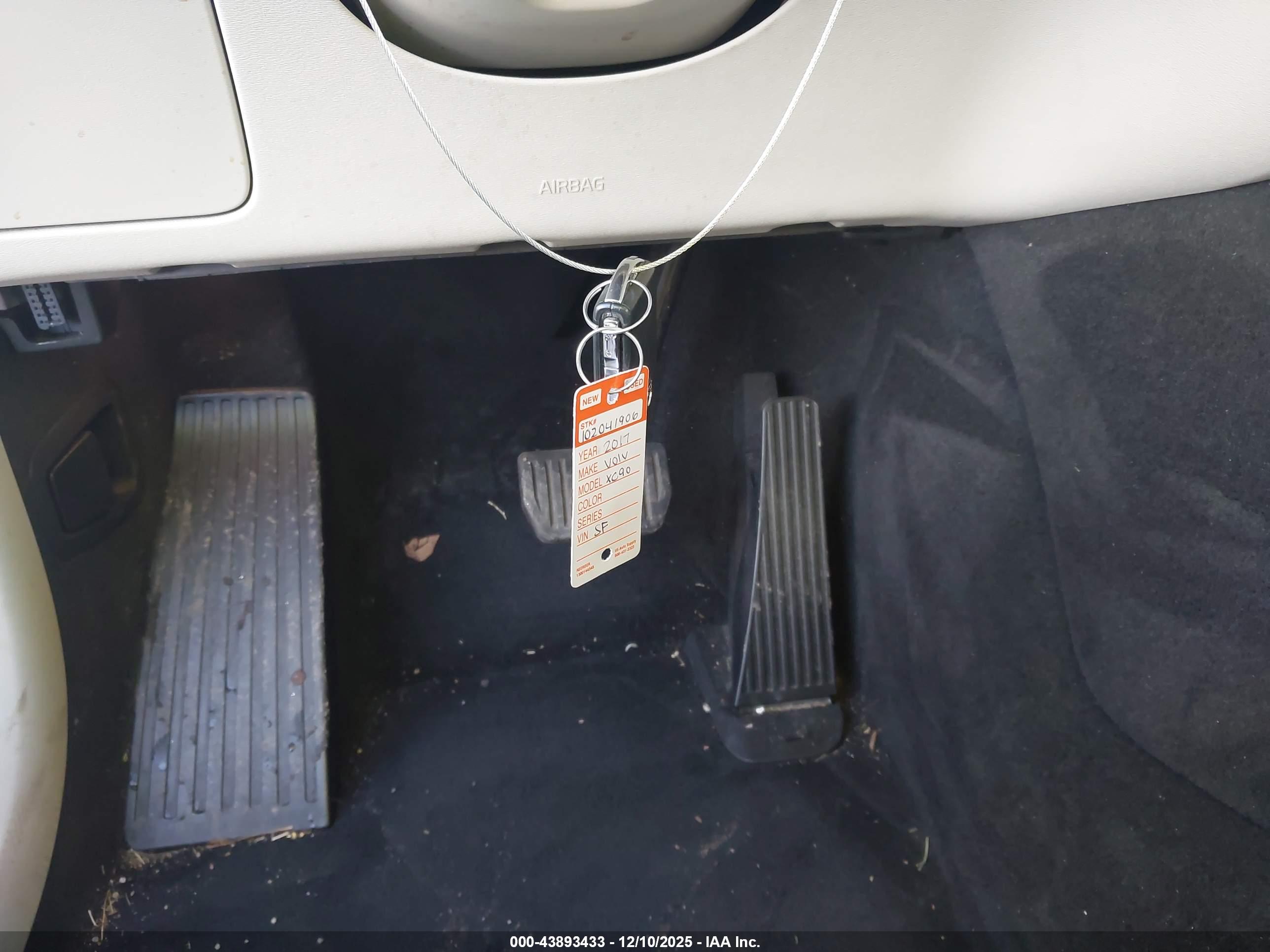 VOLVO XC90 image 11