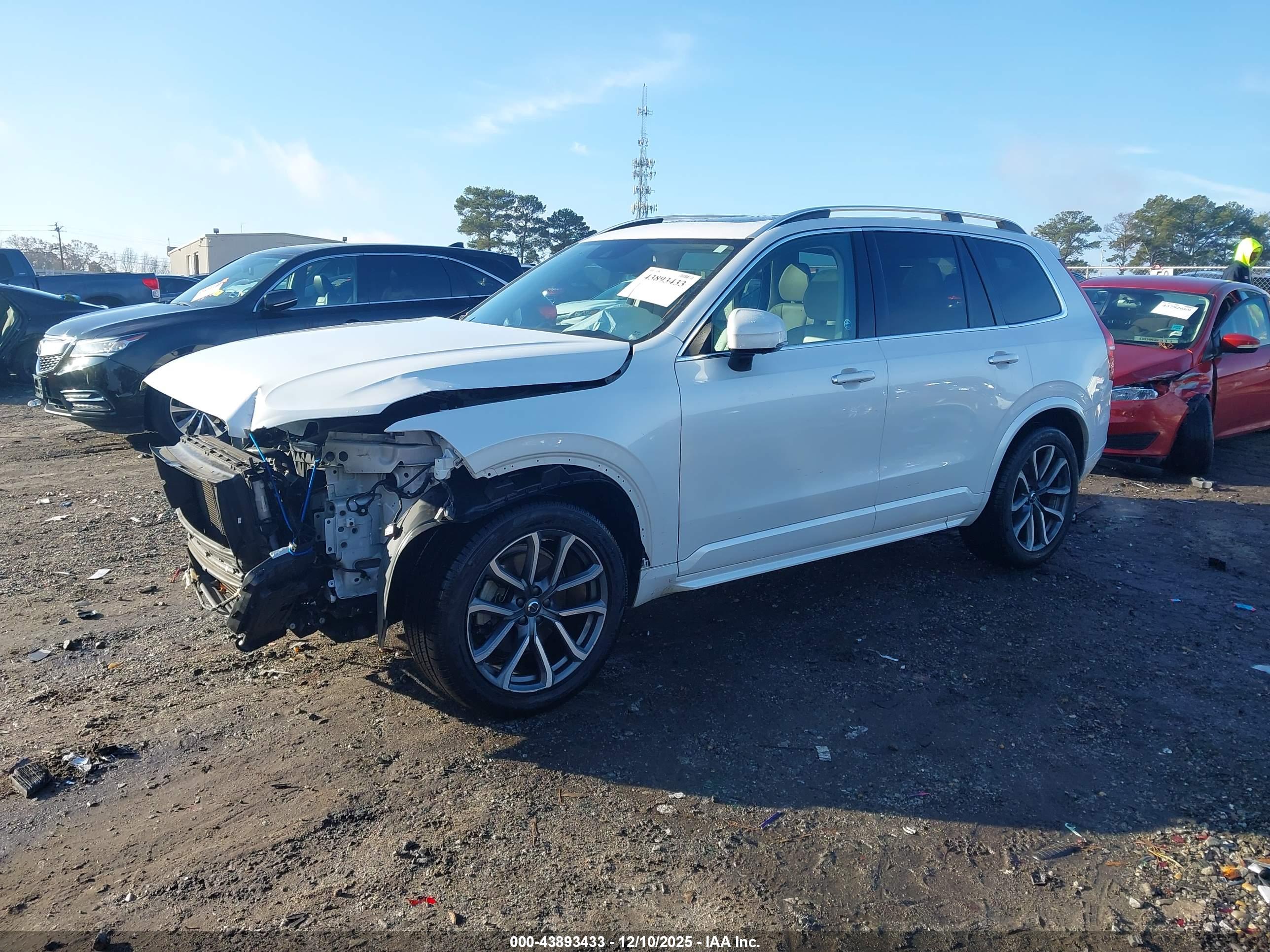 VOLVO XC90 image 2