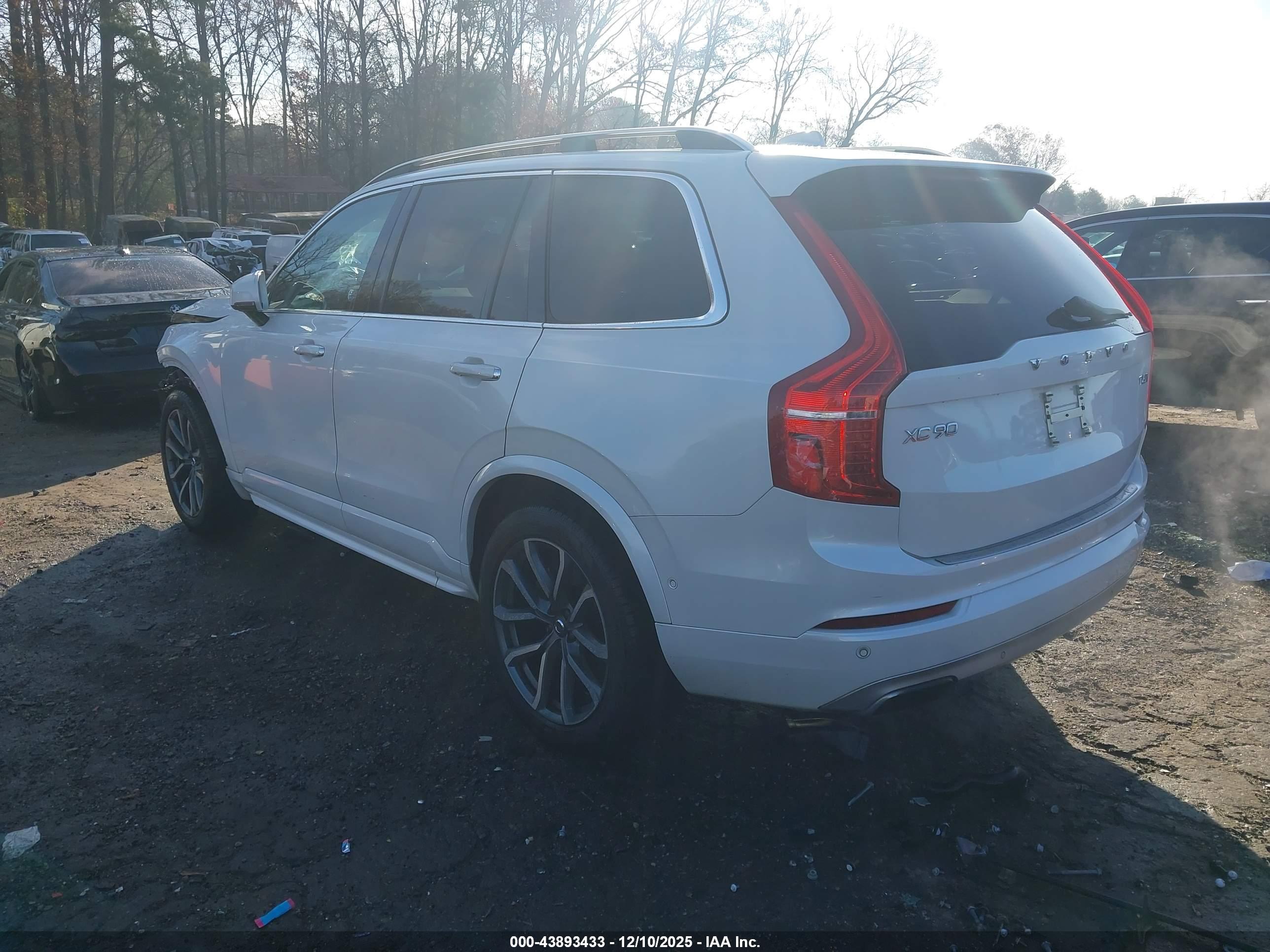 VOLVO XC90 image 3