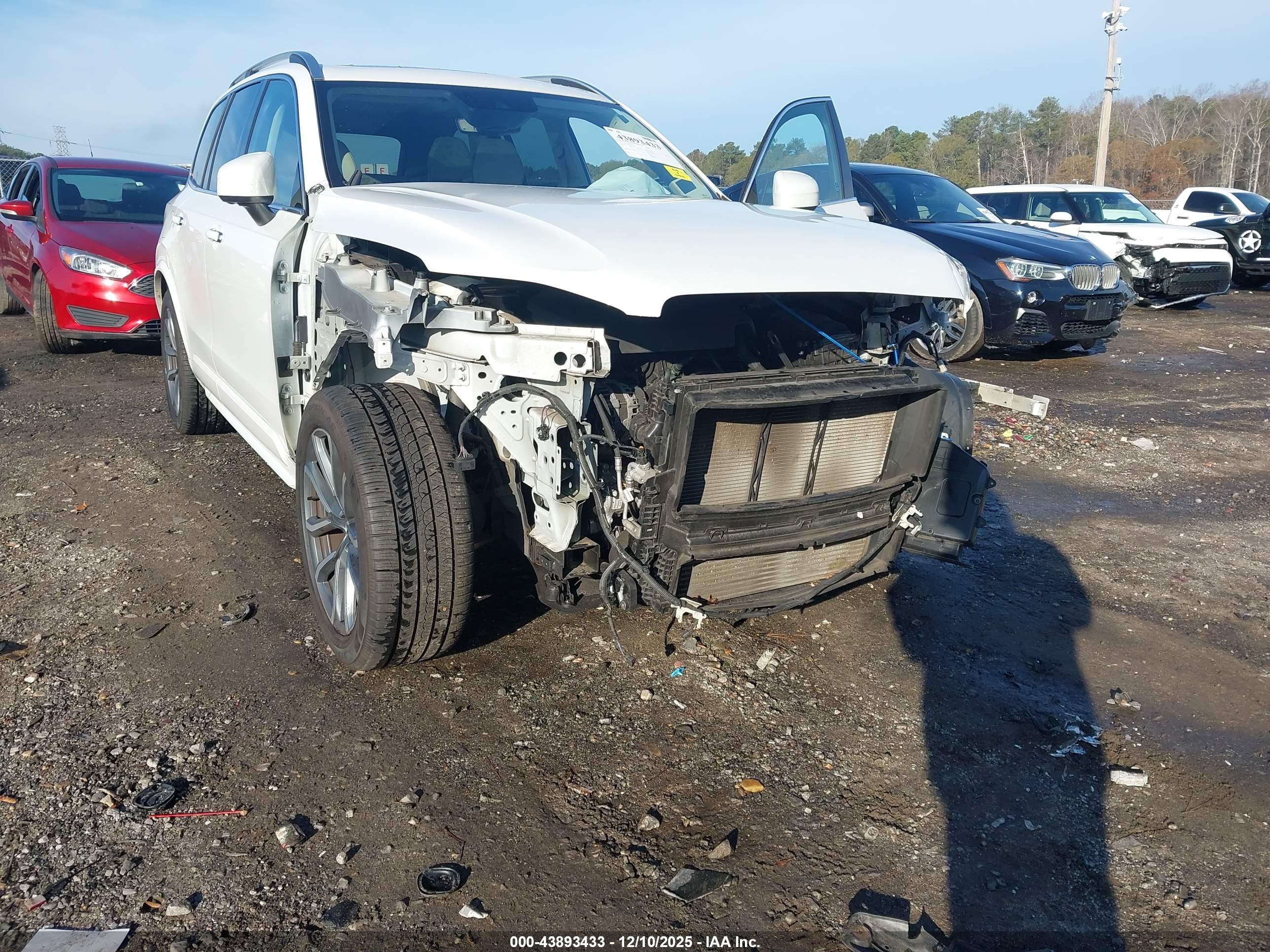 VOLVO XC90 image 6