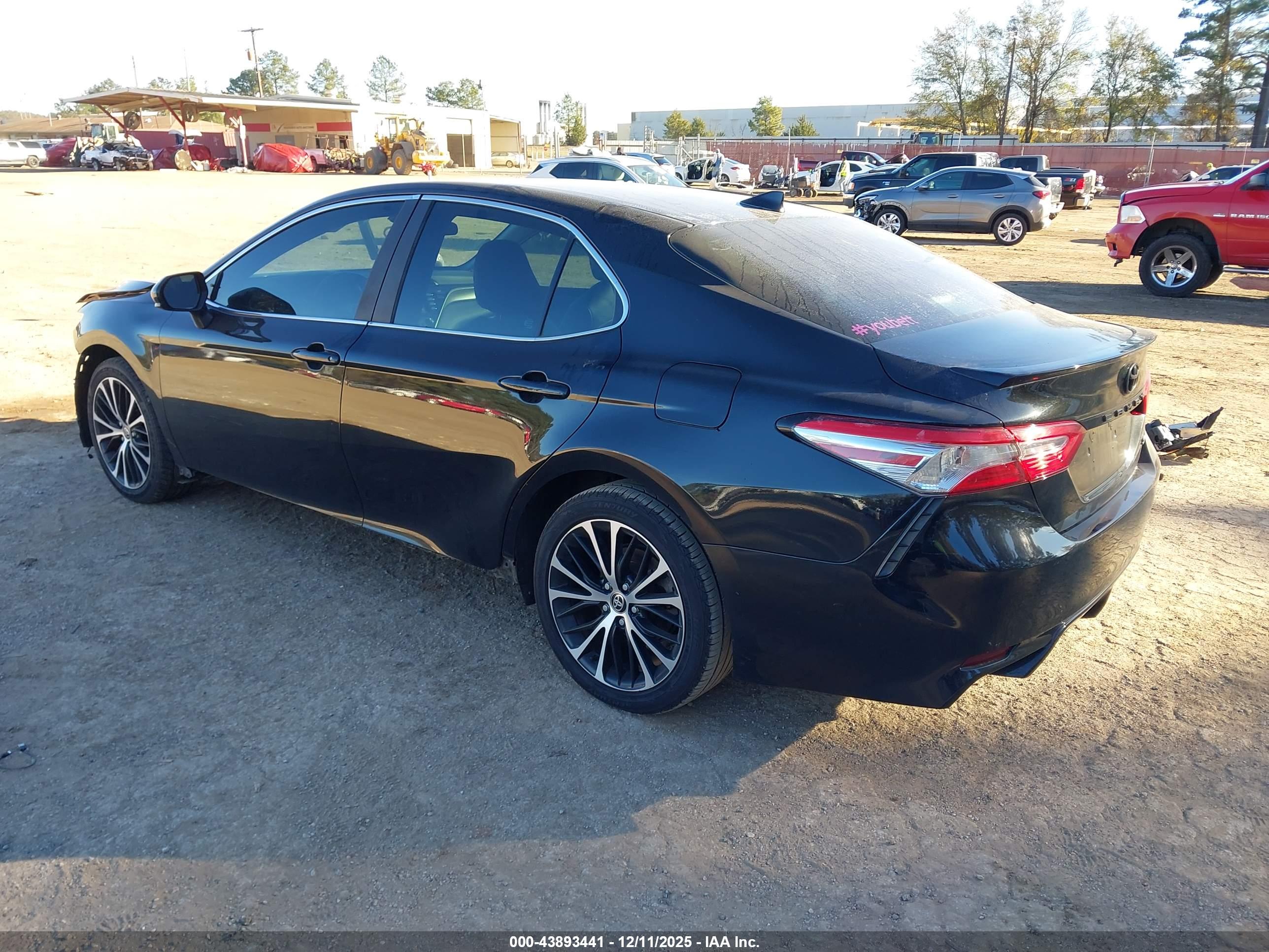 TOYOTA CAMRY image 3
