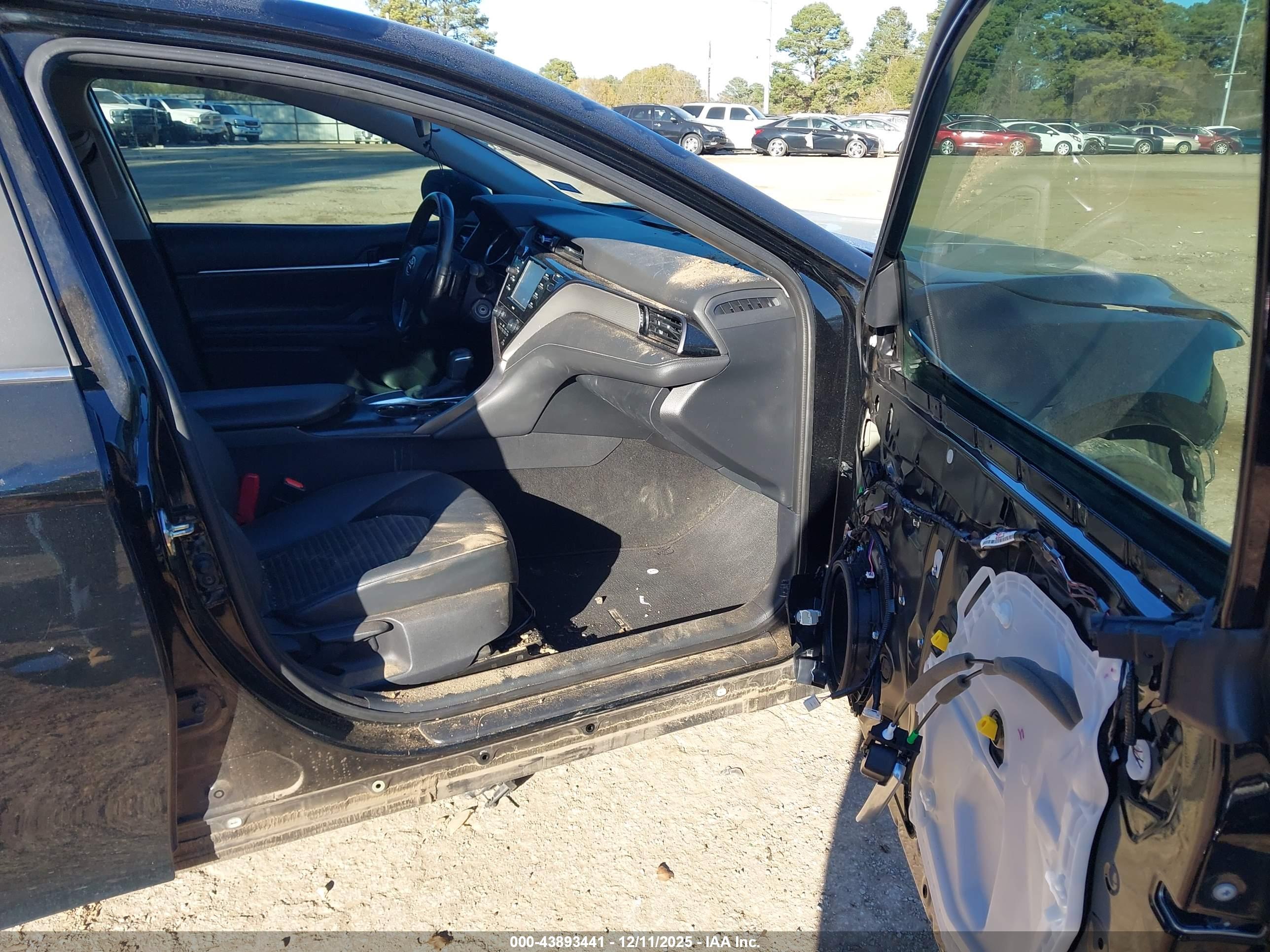 TOYOTA CAMRY image 5