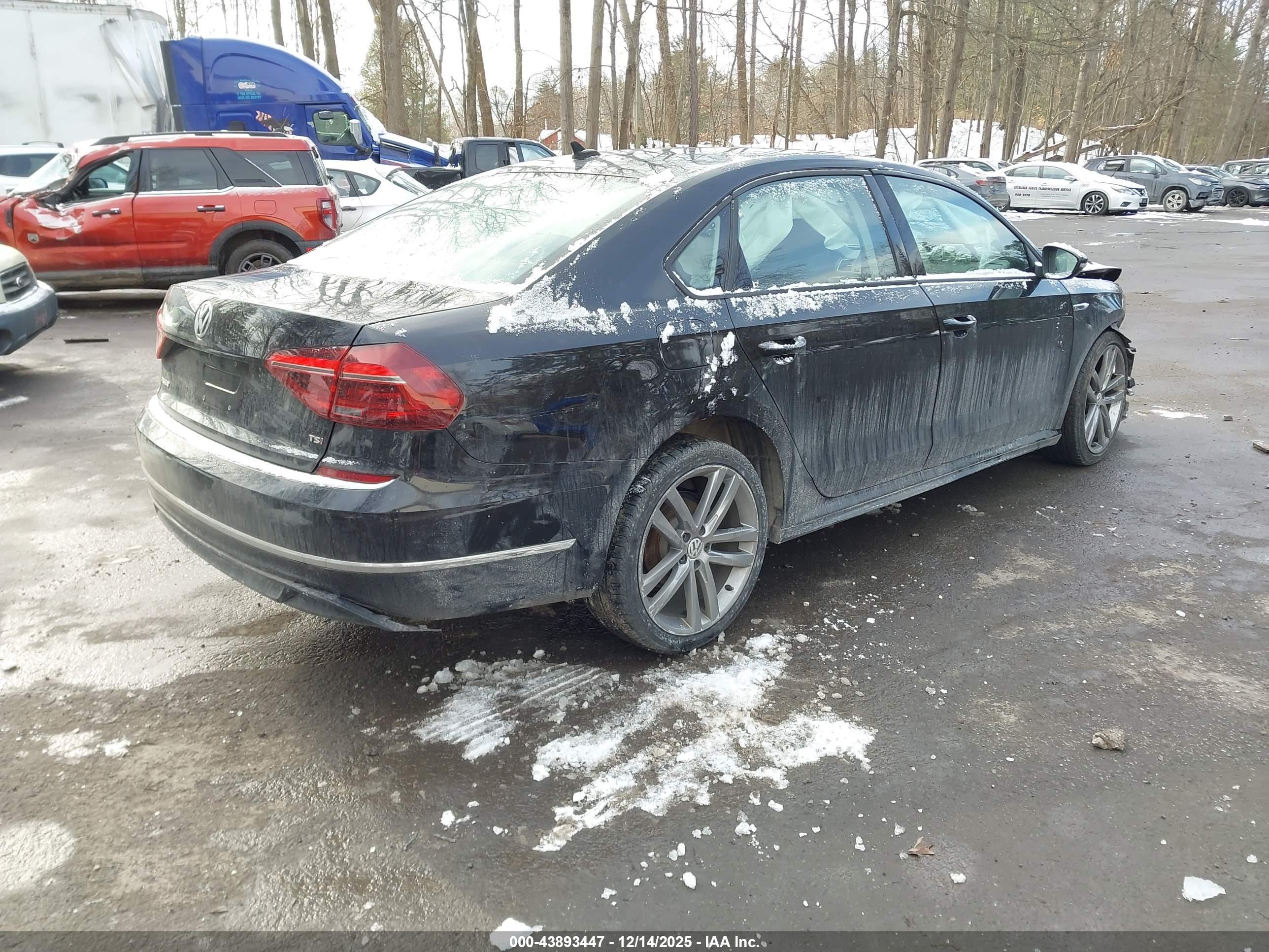 VOLKSWAGEN PASSAT image 4