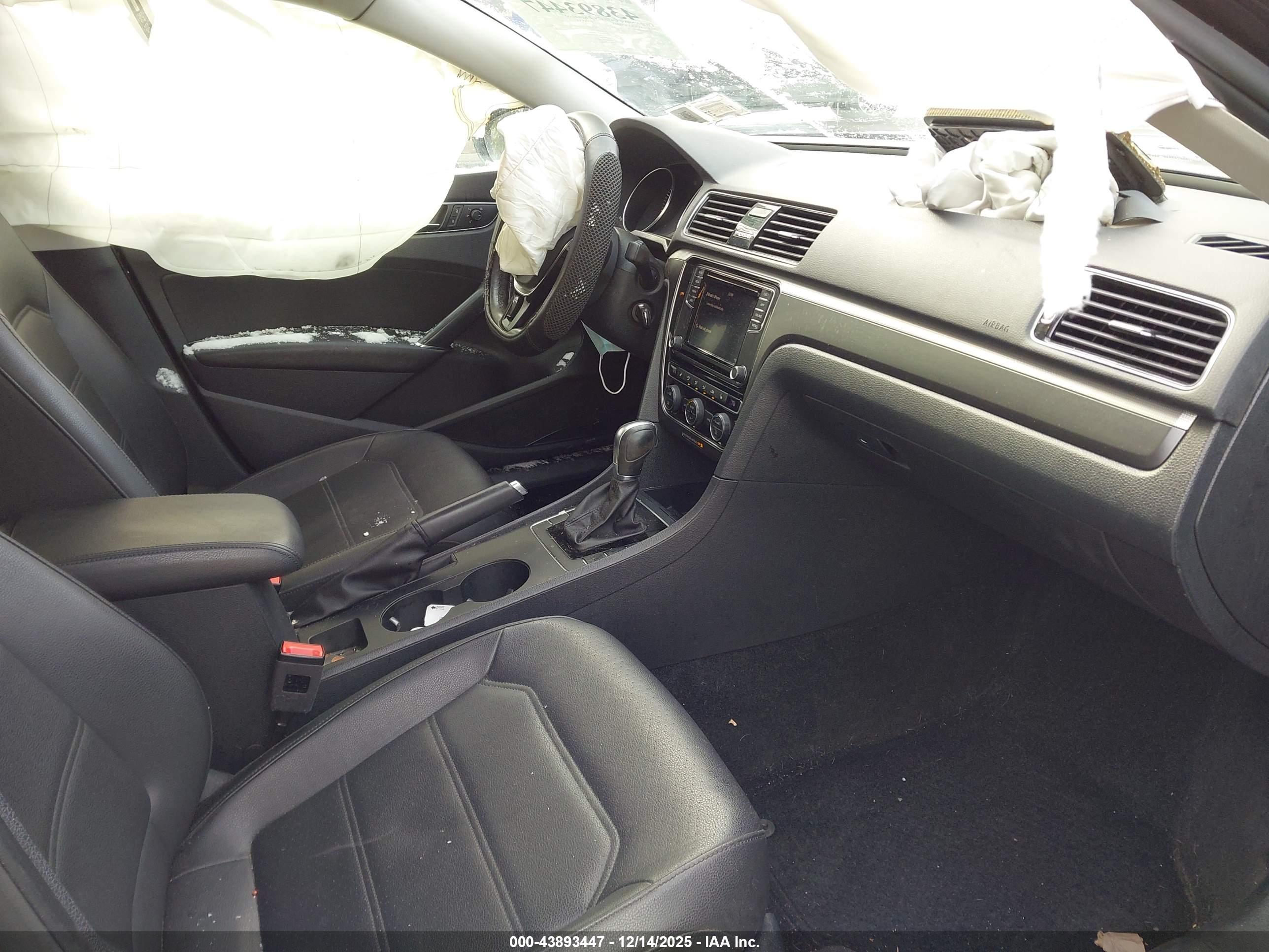 VOLKSWAGEN PASSAT image 5