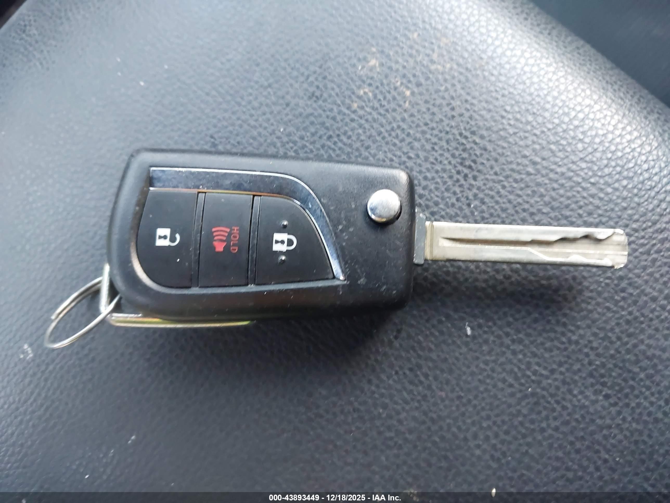 TOYOTA RAV4 image 11