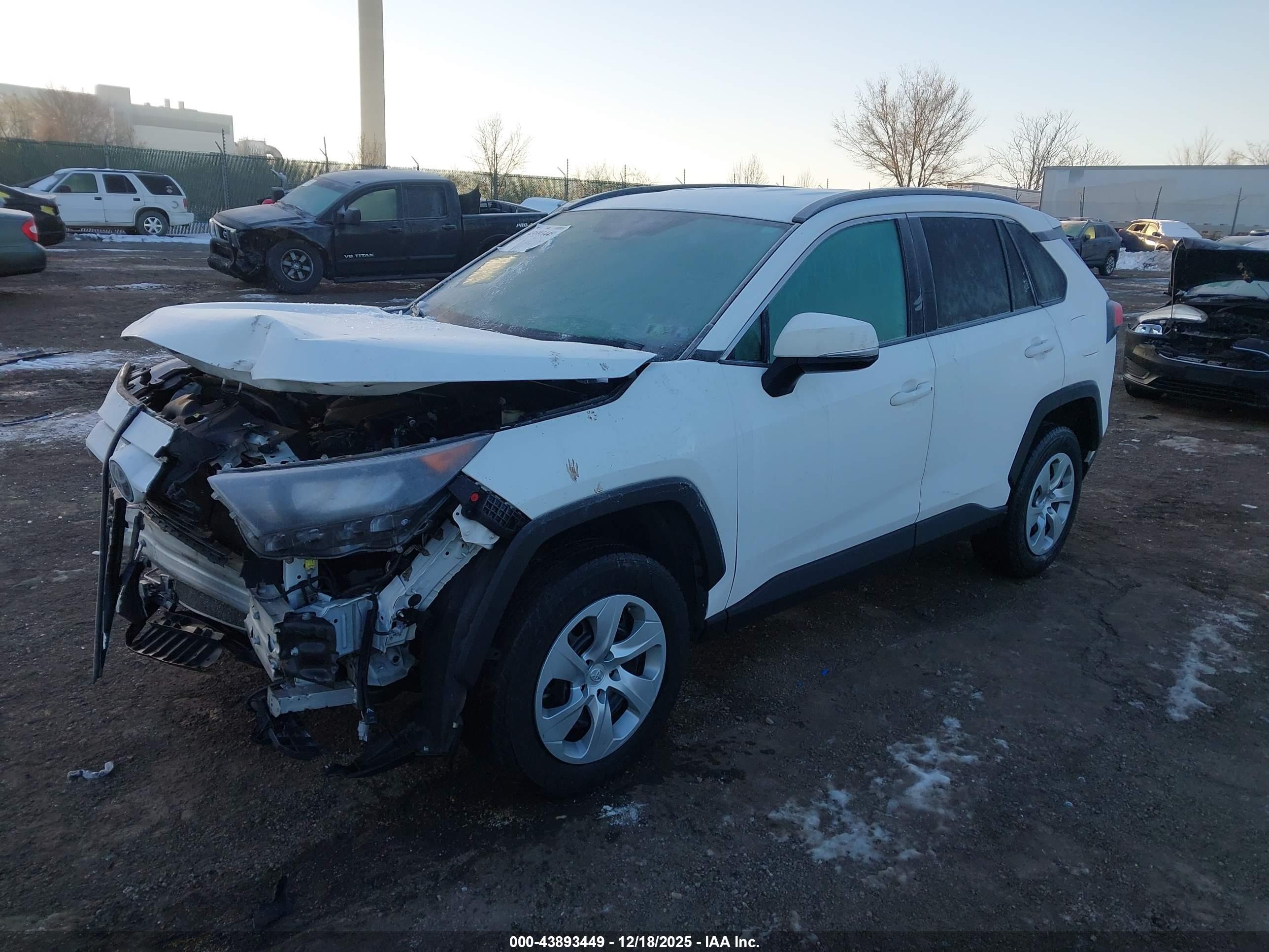 TOYOTA RAV4 image 2