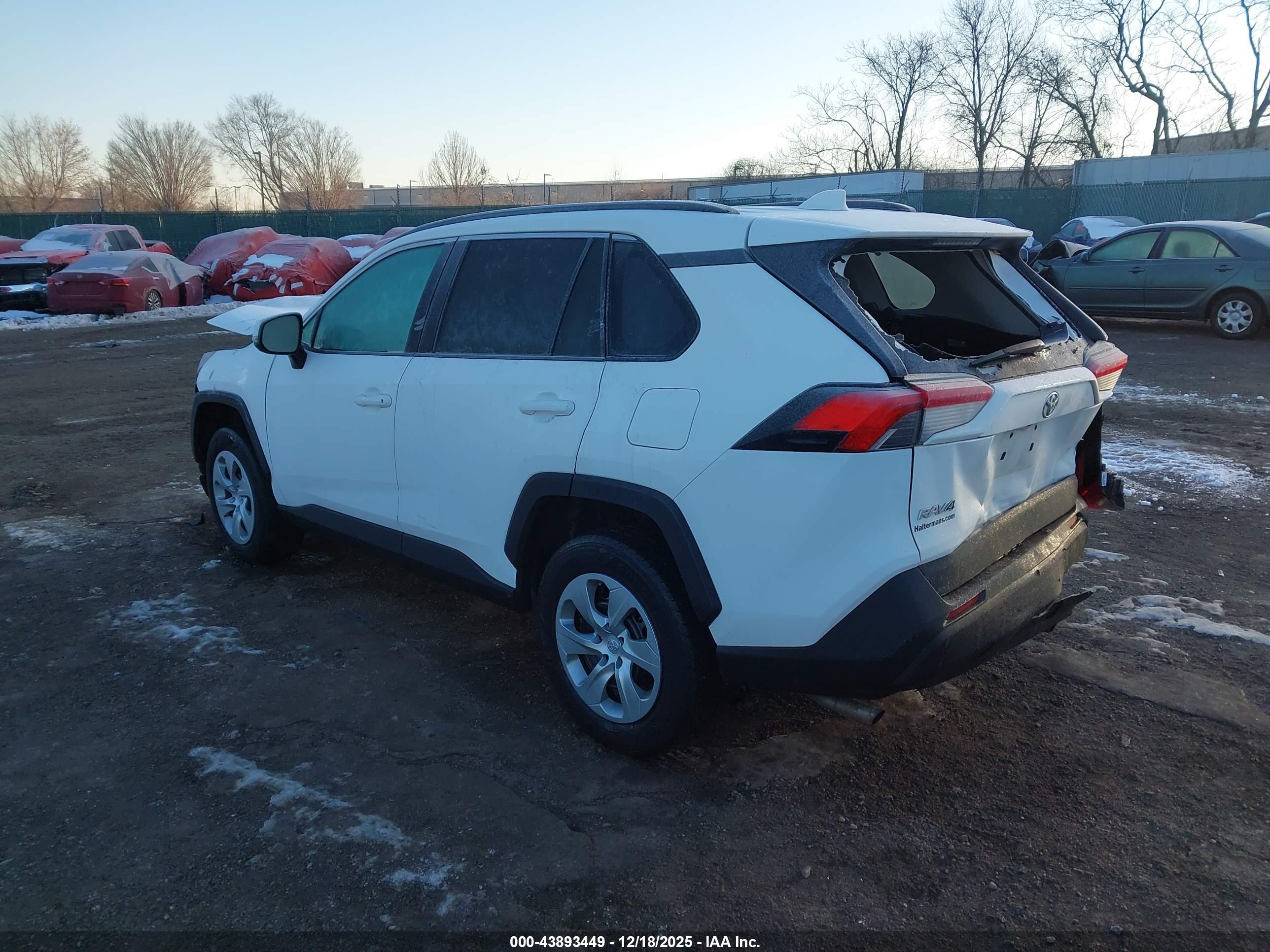 TOYOTA RAV4 image 3