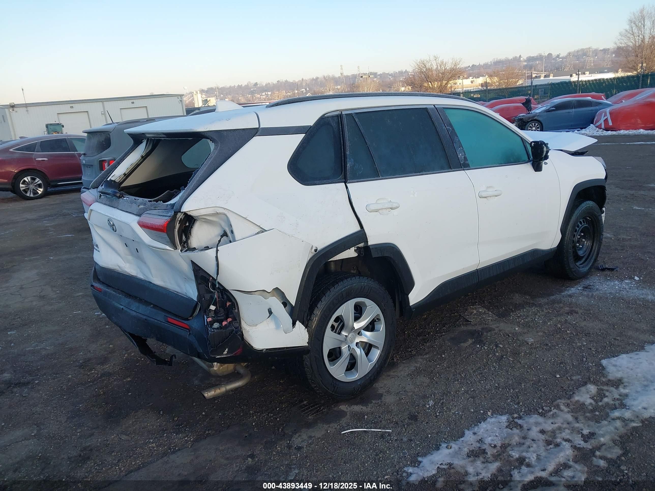 TOYOTA RAV4 image 4