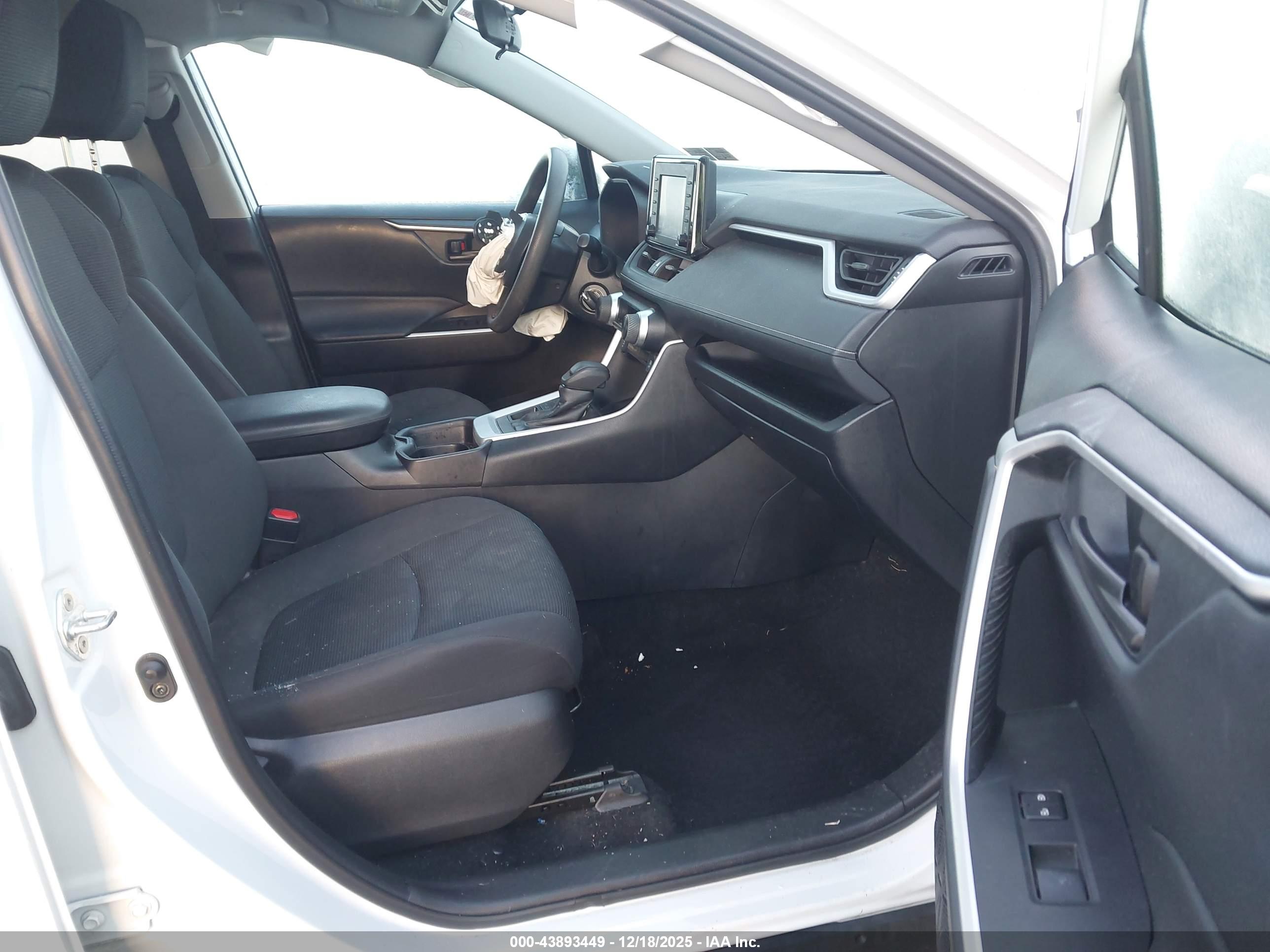 TOYOTA RAV4 image 5