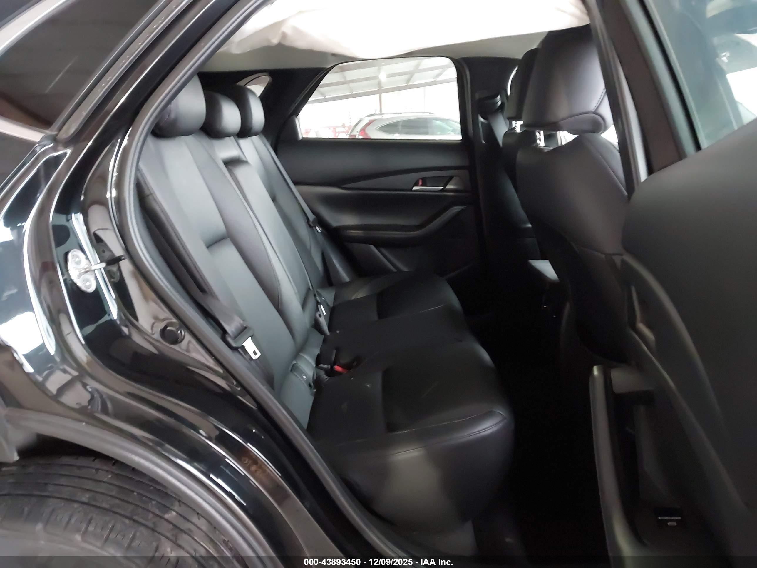 MAZDA CX-30 image 8