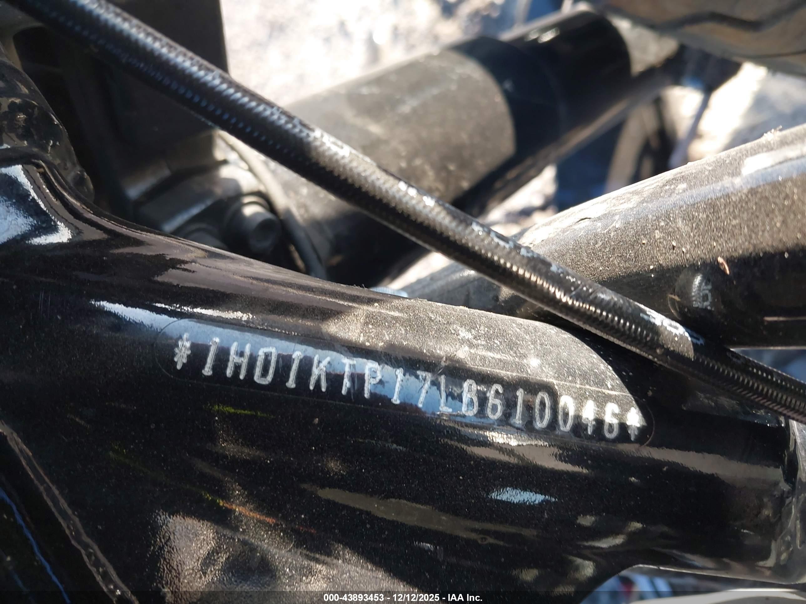 HARLEY-DAVIDSON FLTRXS image 10