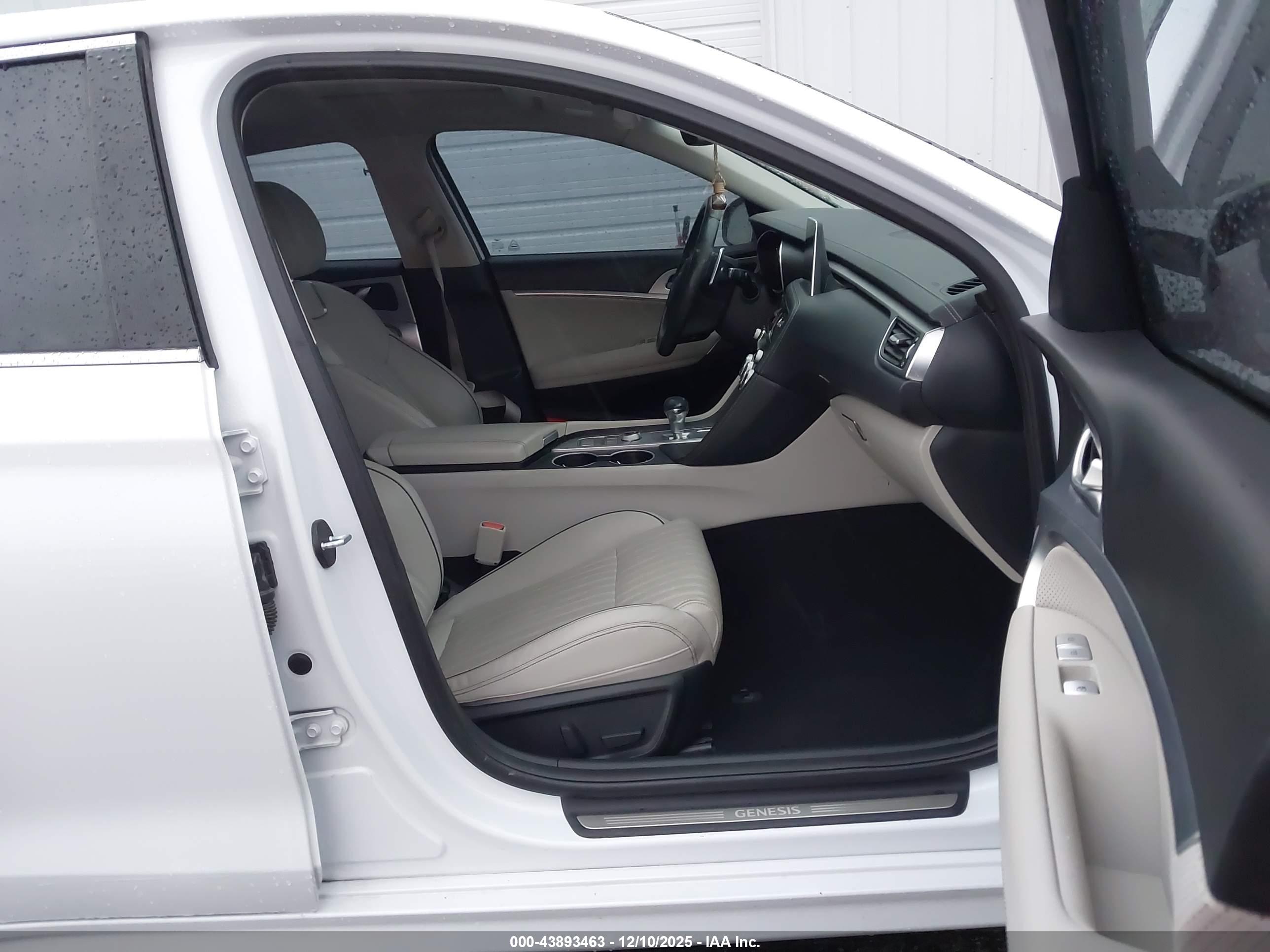 GENESIS G70 image 5