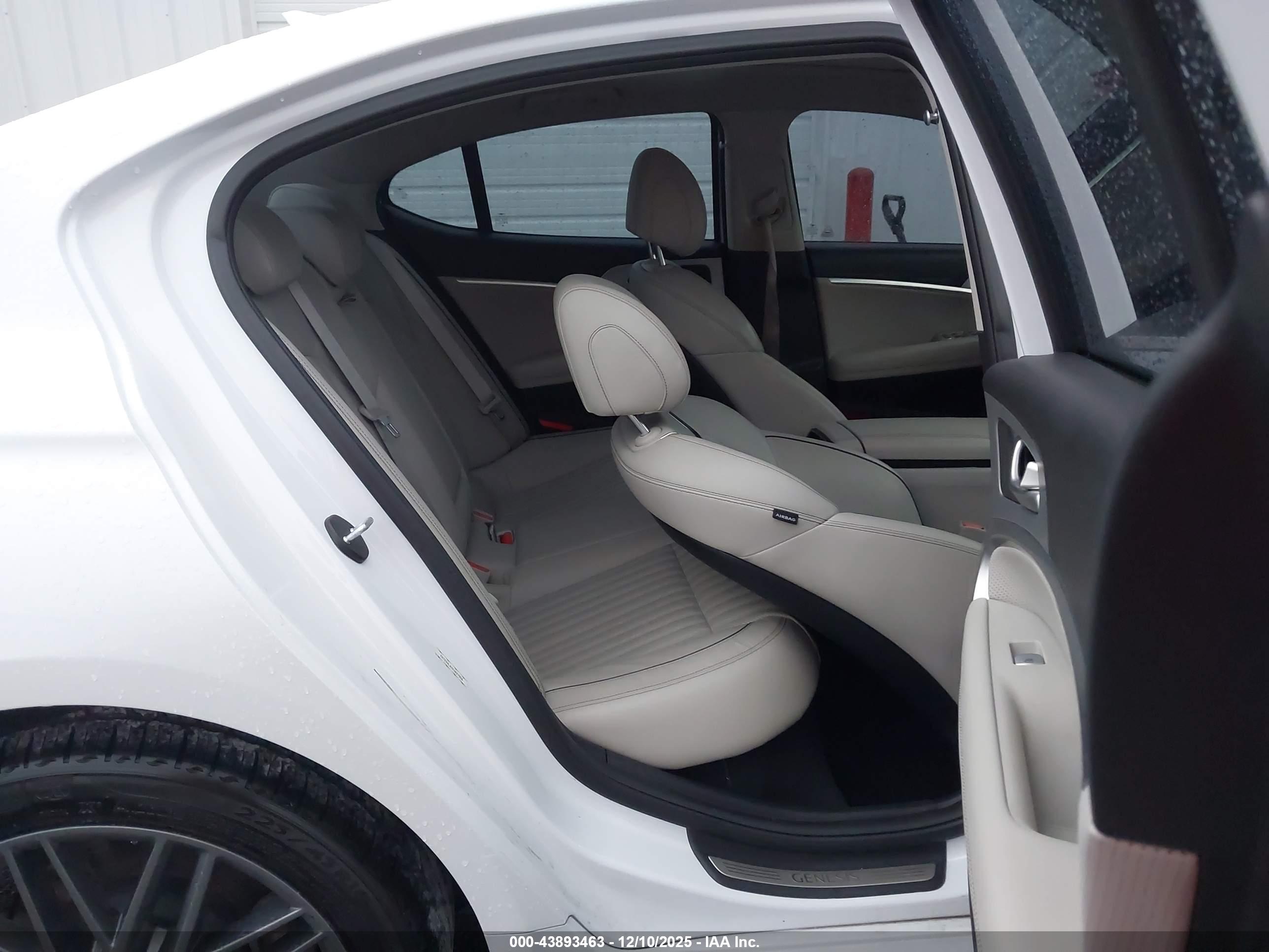 GENESIS G70 image 8