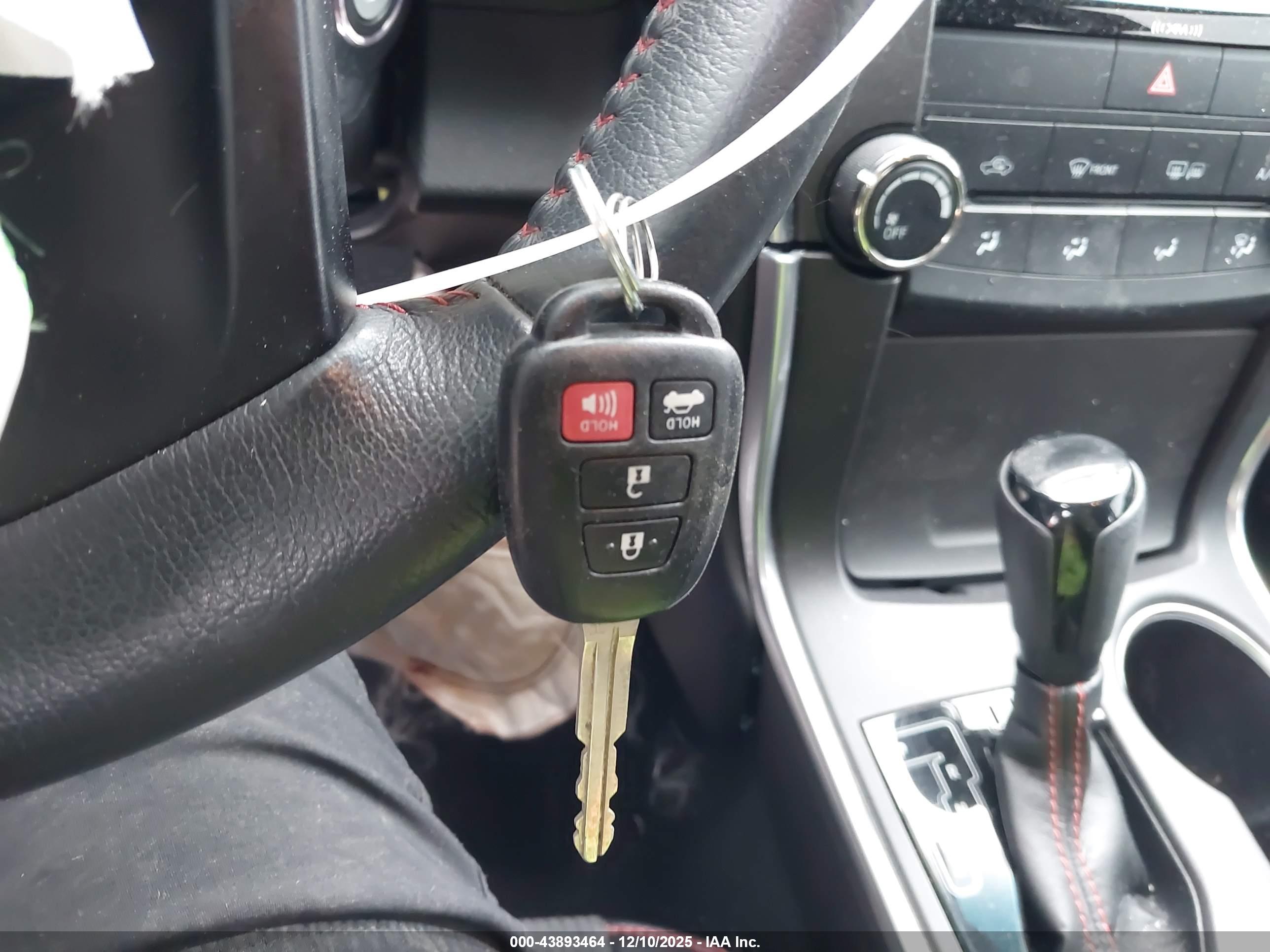 TOYOTA CAMRY image 11