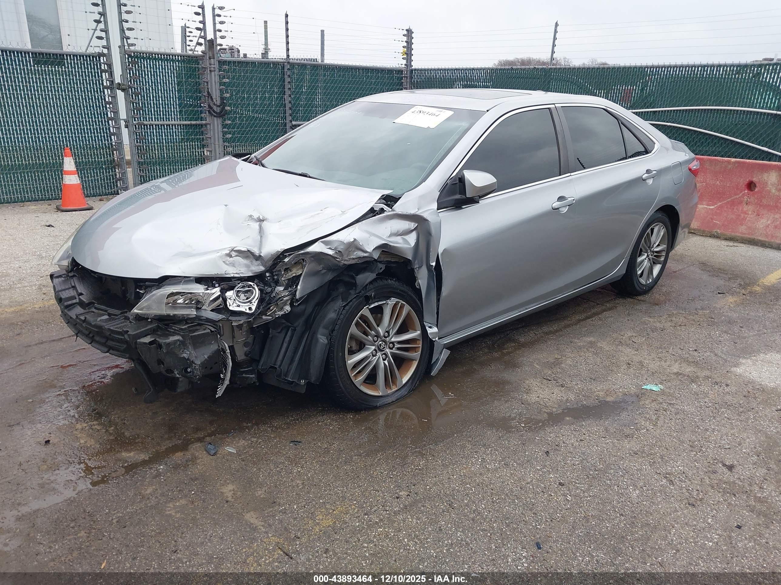 TOYOTA CAMRY image 2