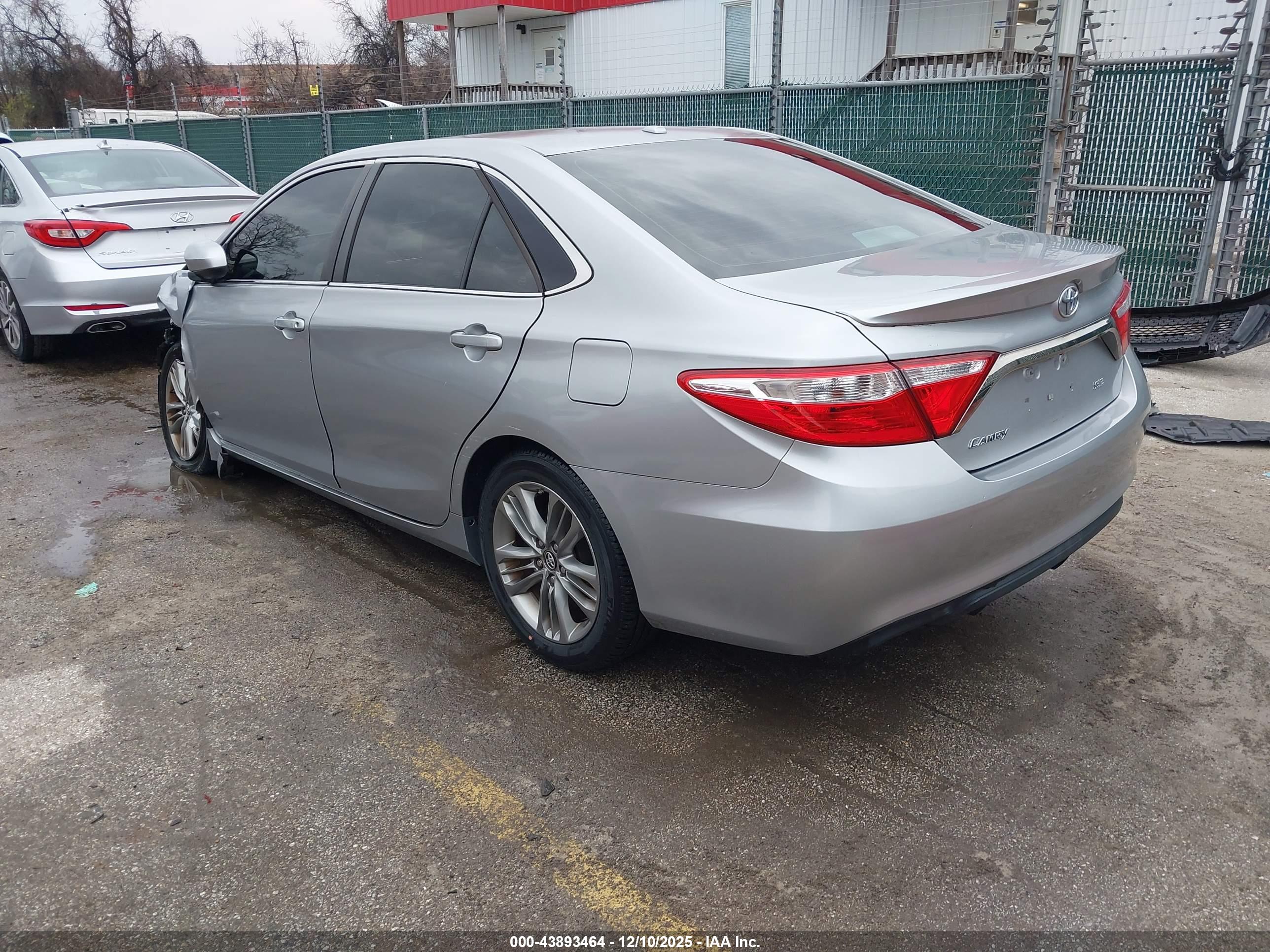 TOYOTA CAMRY image 3