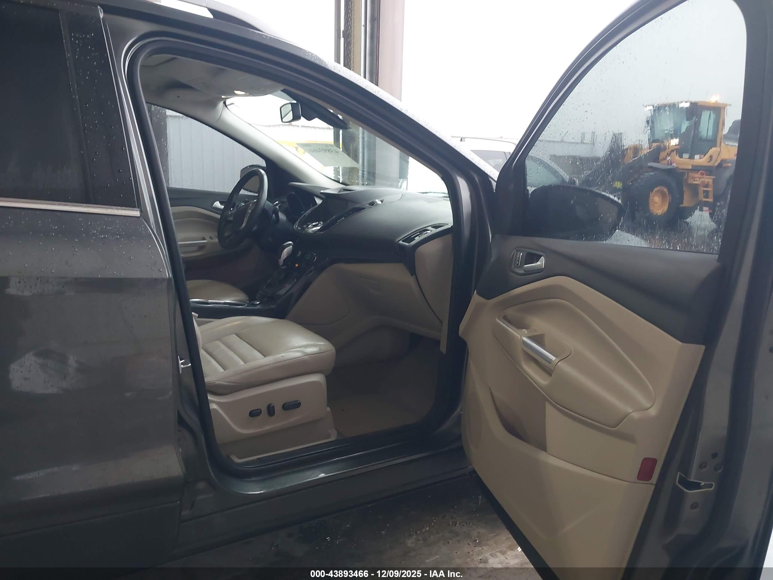 FORD ESCAPE image 5