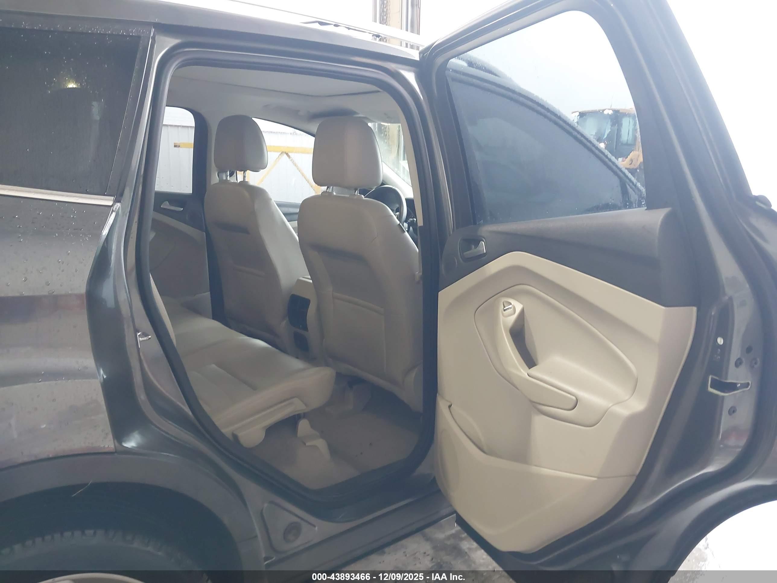 FORD ESCAPE image 8