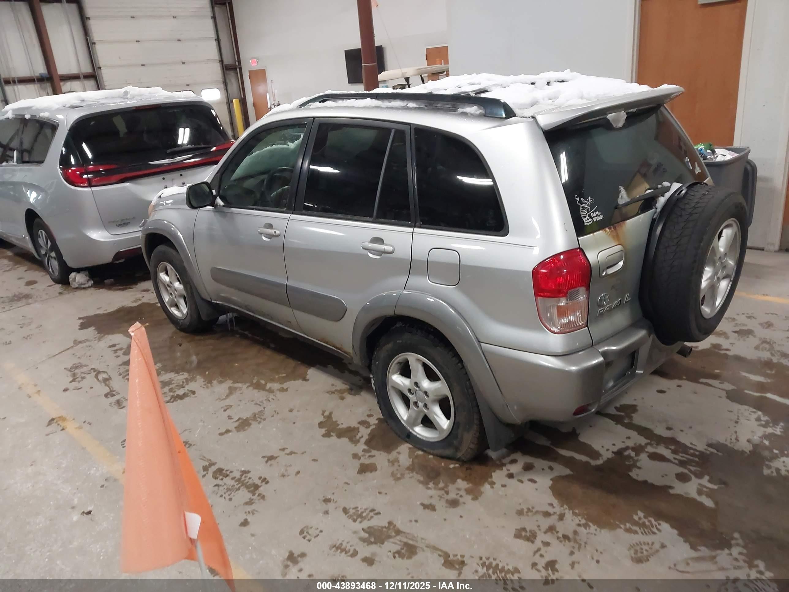 TOYOTA RAV4 image 3